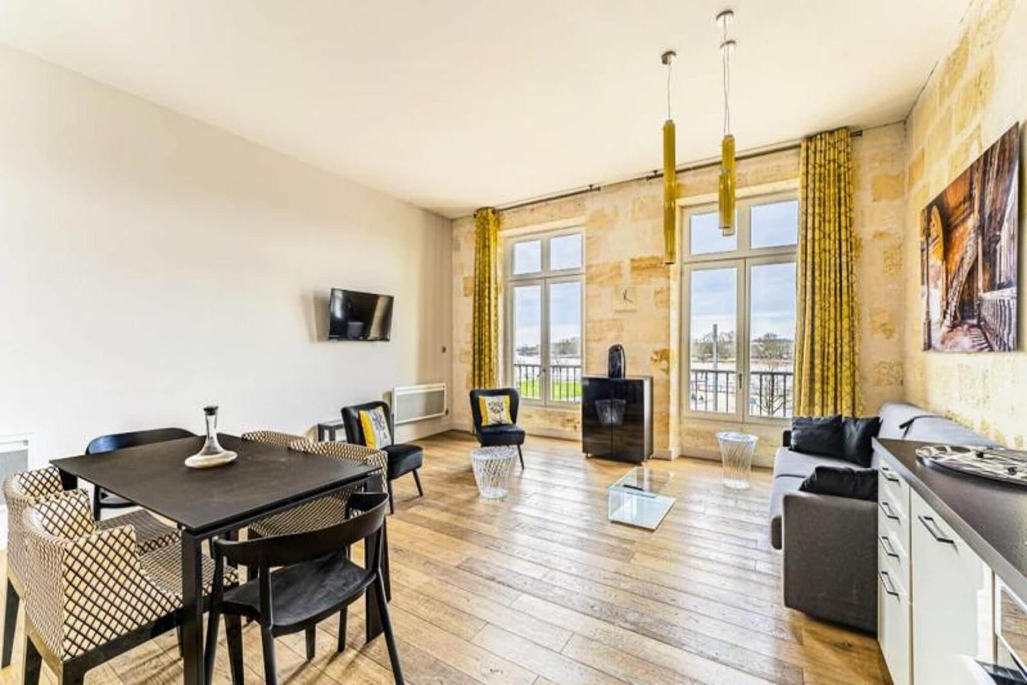 2-Bedroom Apt with River View
