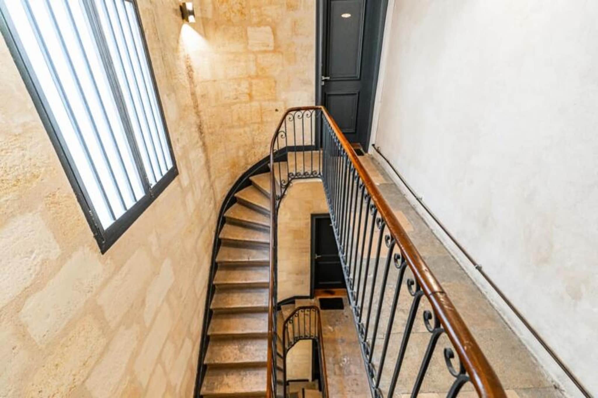 Magnificent 3-Bed Apt with Rooftop