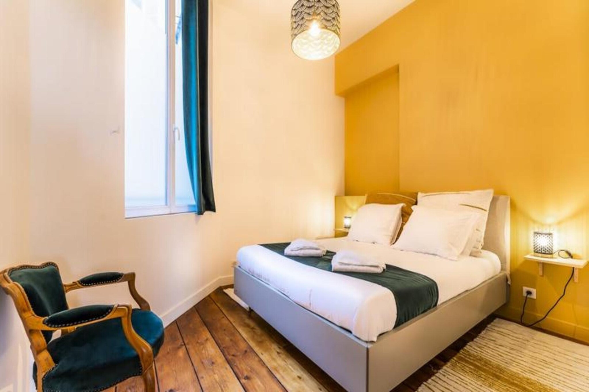 This beautifully renovated 55m² apartment, located in the heart of Bordeaux's prestigious Golden Triangle, offers a chic and cozy retreat for up to four guests. Situated on the first floor, the apartment boasts a bright living area with an equipped kitchen, comfortable seating, and stylish decor. It features two bedrooms: one with a 160 cm double bed and ample storage, and another with a sofa bed for two. The modern bathroom includes a walk-in shower, sink, and towel dryer, while a separate toilet adds convenience. Reversible air conditioning ensures comfort year-round, and a baby bed with an optional high chair is available for families. 

Nestled in Bordeaux's most desirable district, you’ll be steps away from luxury boutiques, gourmet restaurants, and traditional brasseries like Le Noailles. Iconic attractions such as the Place de la Bourse, the Grand Théâtre, and the Bordeaux Museum of Fine Arts are within walking distance. Explore the neoclassical charm of Place des Grands Hommes or stroll through the serene public garden. The Saint-André Cathedral and the Pey-Berland Tower are also nearby, offering a blend of history and architectural splendor. 

Conveniently accessible, the apartment is a short tram or bus ride from Mérignac Airport and Saint-Jean Station. Parking options include the nearby Clémenceau-Auditorium public parking. Immerse yourself in Bordeaux’s vibrant culture, rich history, and world-renowned wine scene in this elegant UNESCO-listed city.