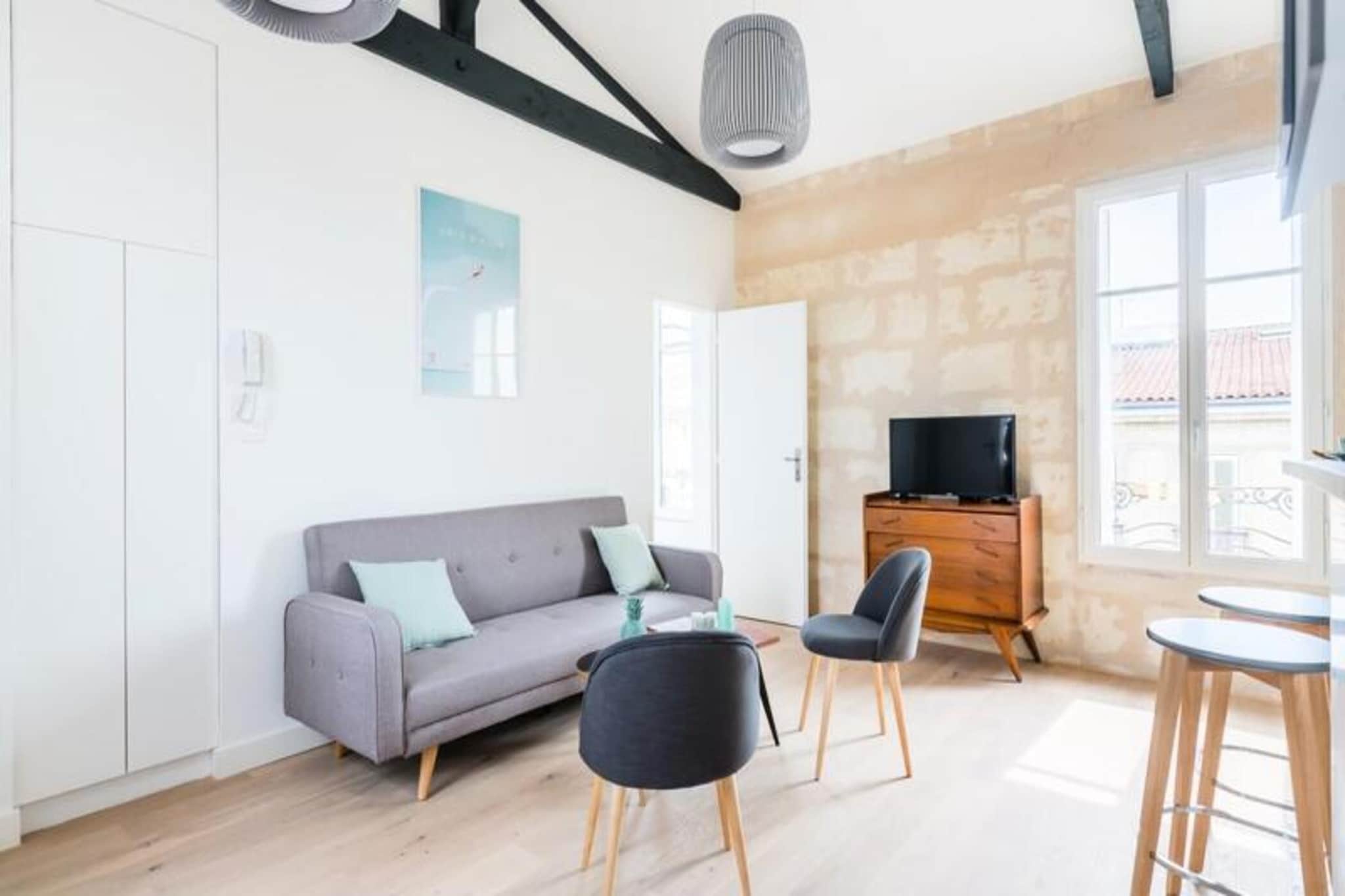 Superb Apt in Central Chartrons