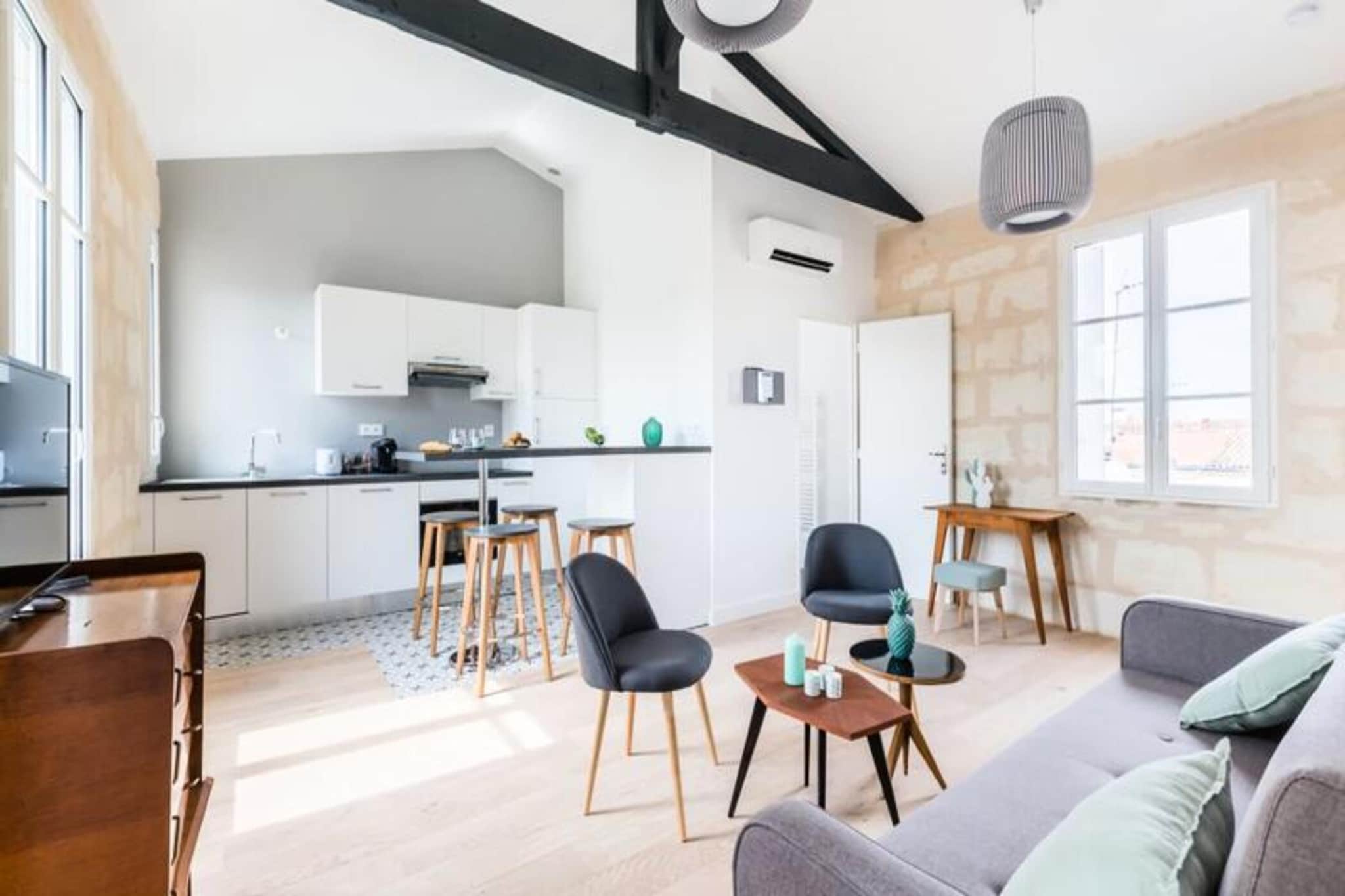 Superb Apt in Central Chartrons