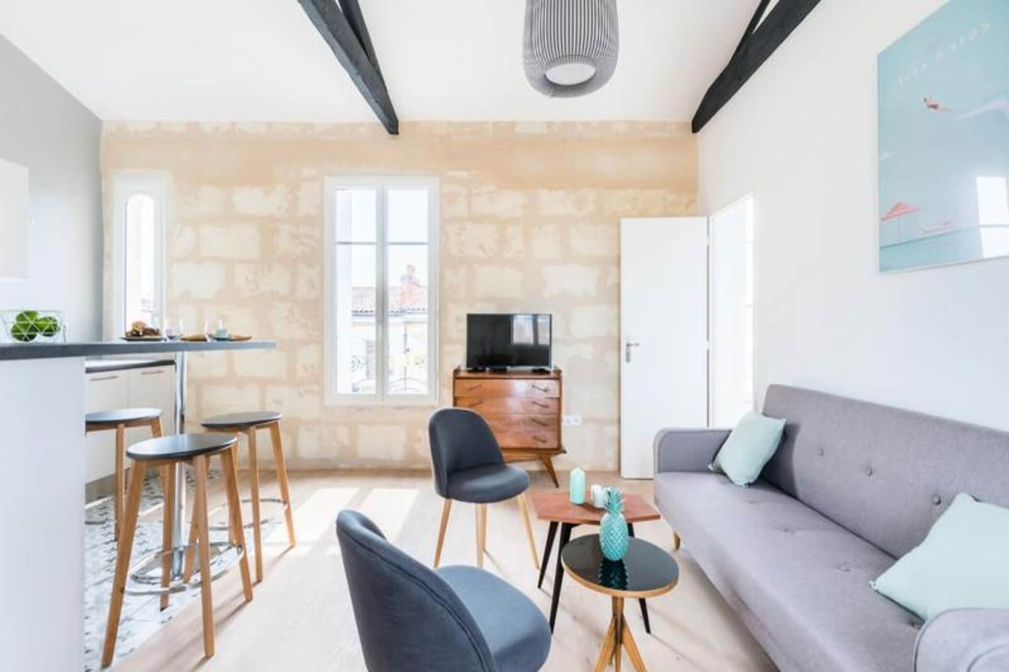 Superb Apt in Central Chartrons