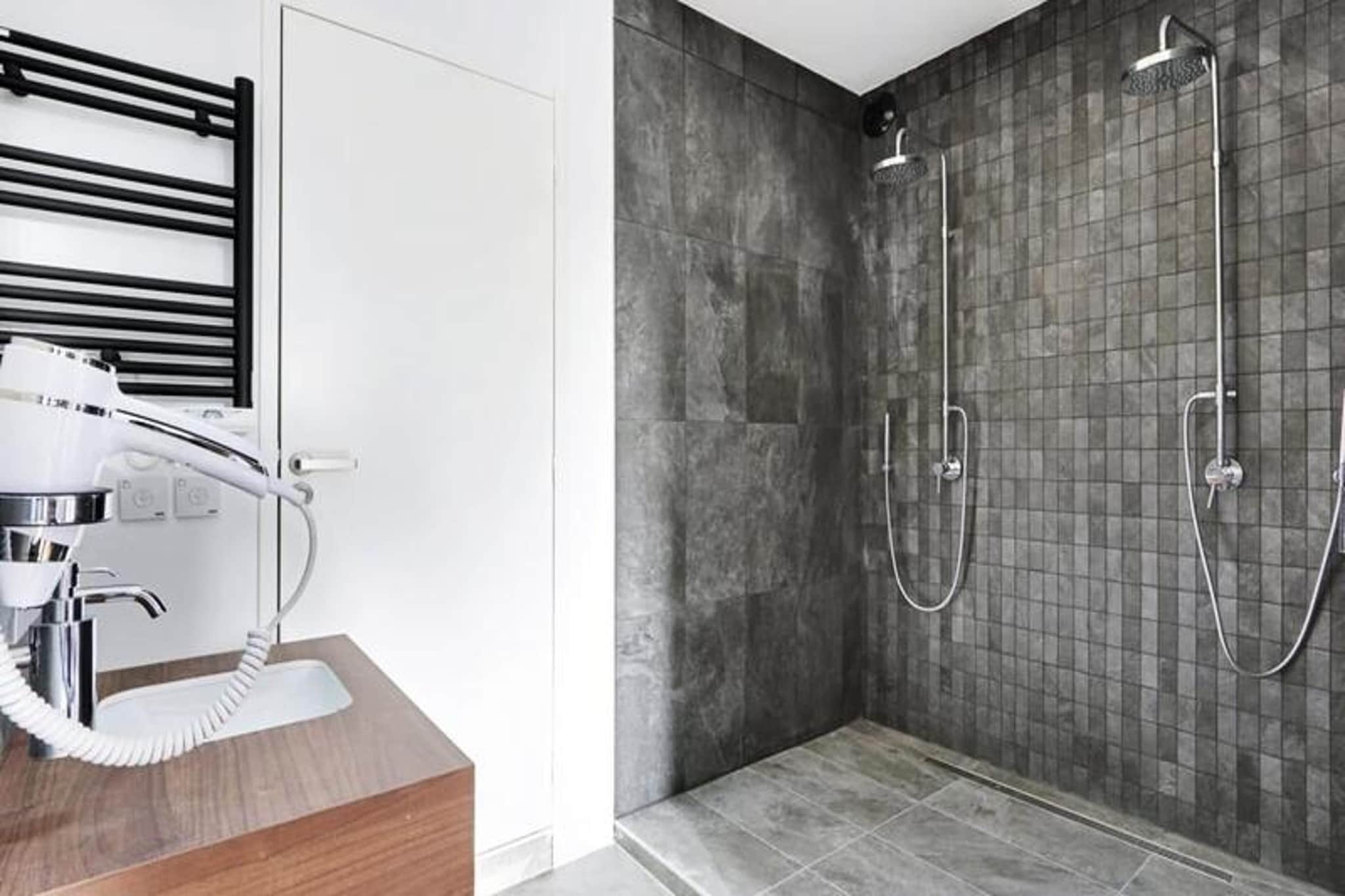 This stunning top-floor suite offers the perfect blend of hotel-like amenities and apartment-style comfort, making it an ideal choice for romantic getaways. Spanning 25m², the suite features a King Size or twin bed, a luxurious bathroom with a double Italian shower and a spacious bathtub, and a fully equipped kitchen for enjoying gourmet meals in the comfort of your own lounge area. The suite also boasts a private roof balcony, perfect for relaxing and taking in the surroundings.

Designed with unparalleled comfort in mind, this suite includes modern amenities such as air conditioning, a safe, satellite television, and high-speed Wi-Fi access. The suite is accessible via an autonomous connected lock system, ensuring easy check-in and privacy. Pets are welcome but must be kept under control and the tranquility of the property respected.

Located in a chic, quiet residential area, the property is just five minutes from tram line C, providing easy access to Bordeaux's main attractions. Nearby, you’ll find the magnificent Public Garden, ideal for peaceful strolls. Whether you’re exploring Bordeaux’s historic sites or enjoying the vibrant city life, this suite serves as a perfect base for your stay.