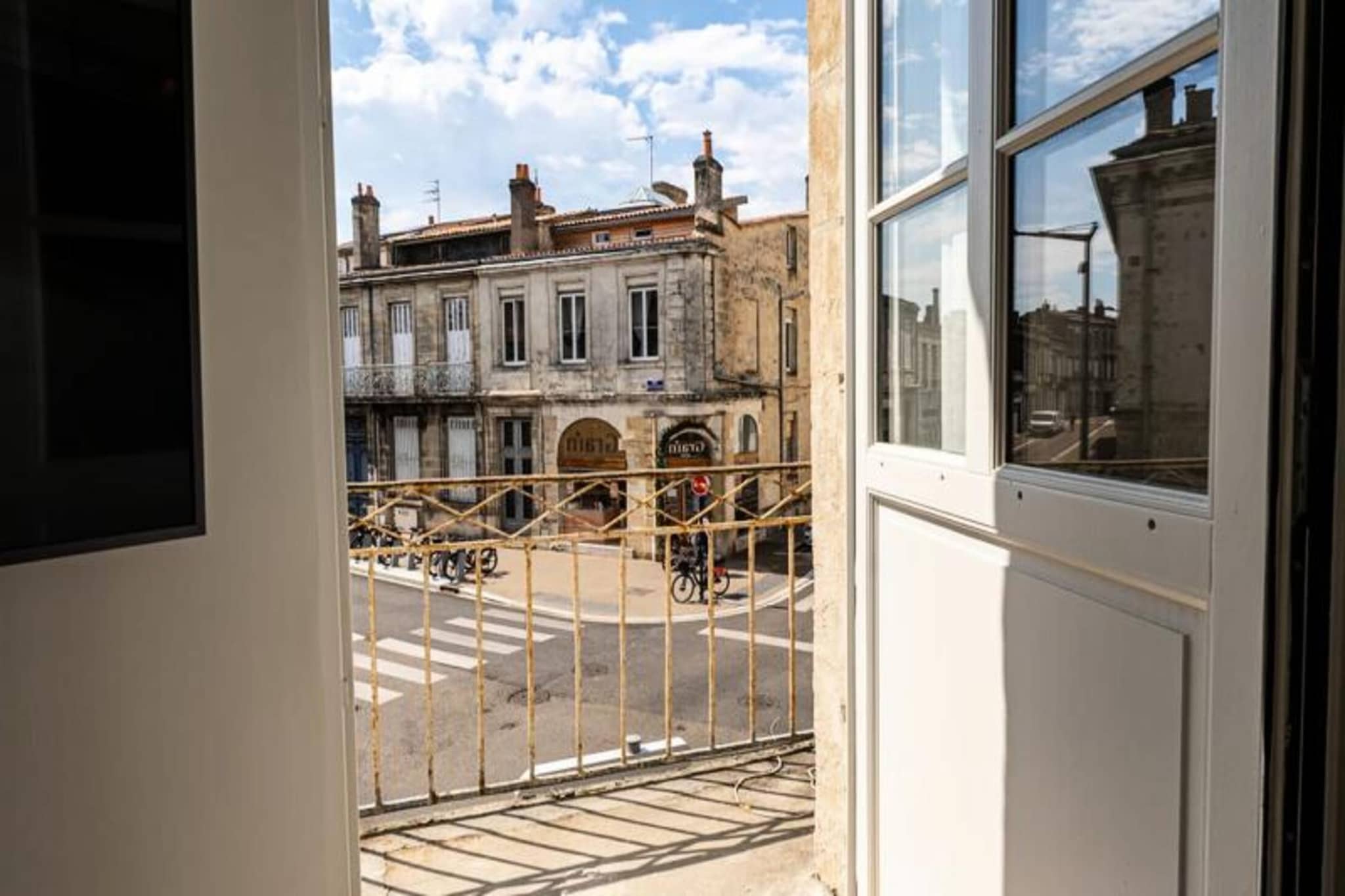 Charming 4-Person Apt in Bordeaux