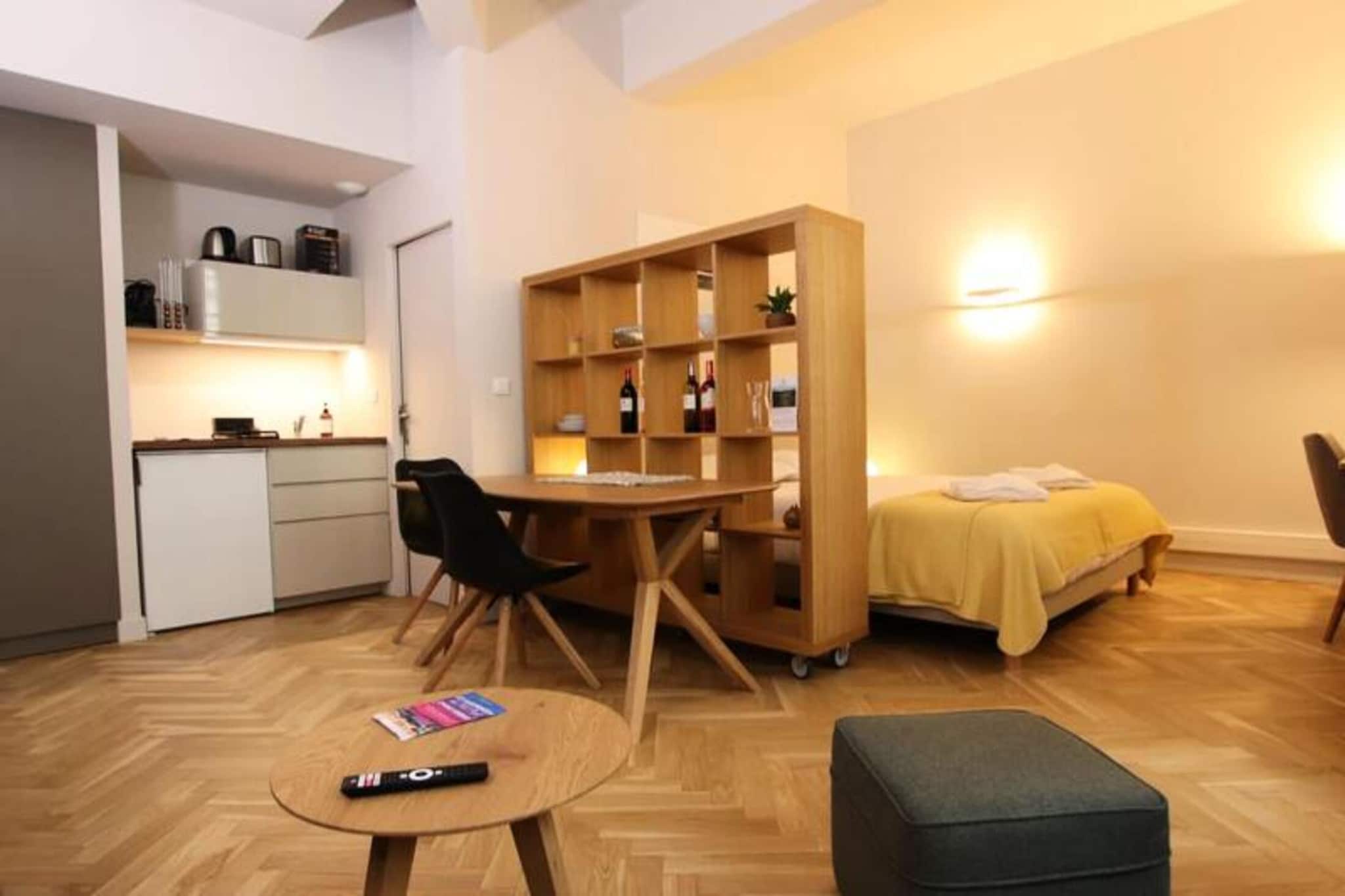 Charming Bordeaux Apt for 4 People