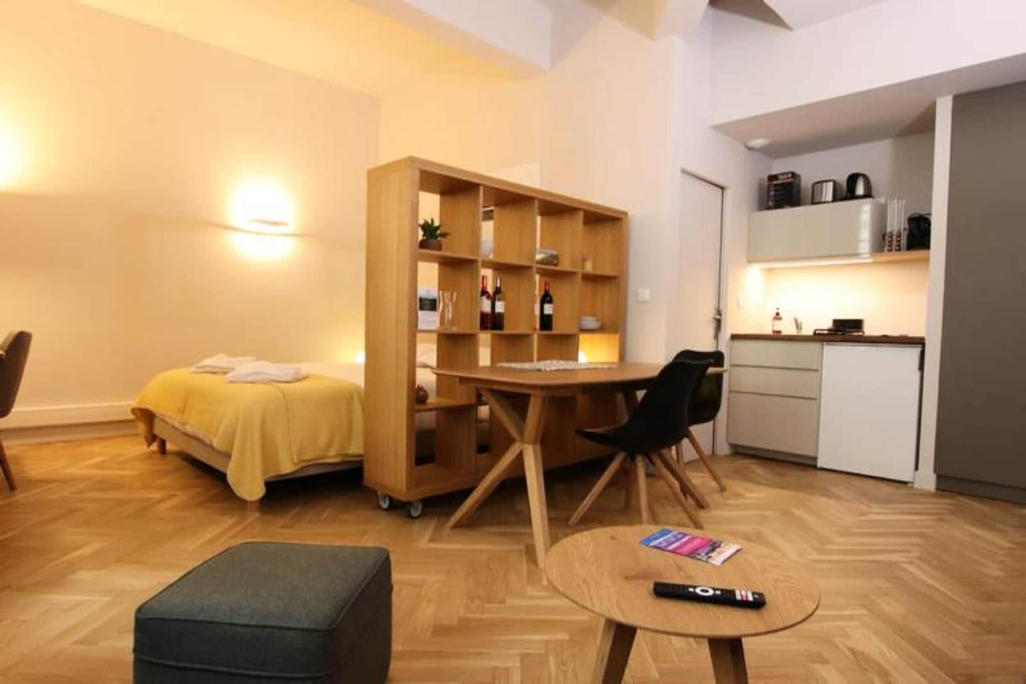 Charming Bordeaux Apt for 4 People