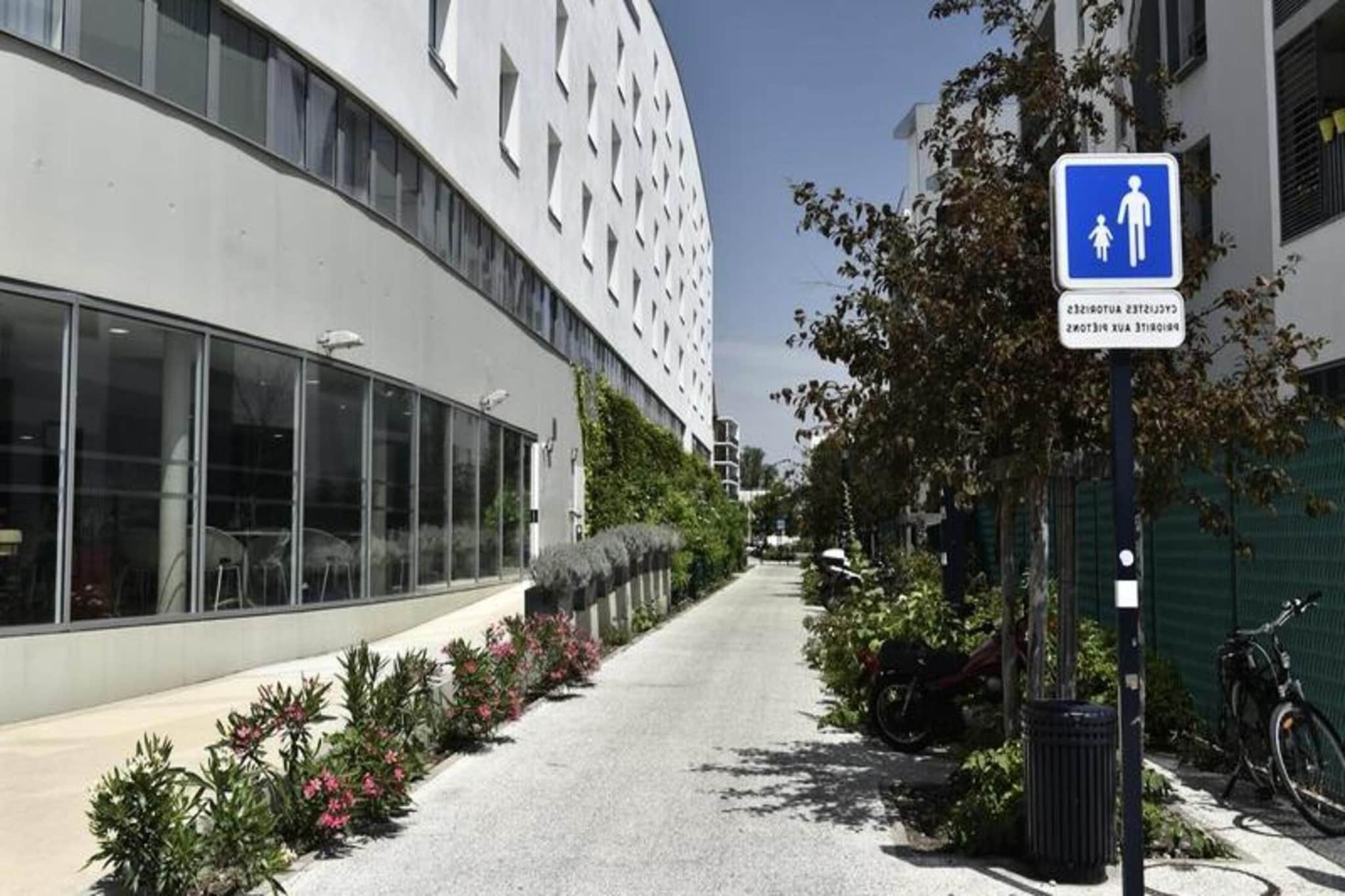 Appart'Hôtel Mer & Golf Bordeaux Bassins à Flot***-Exterior in summer