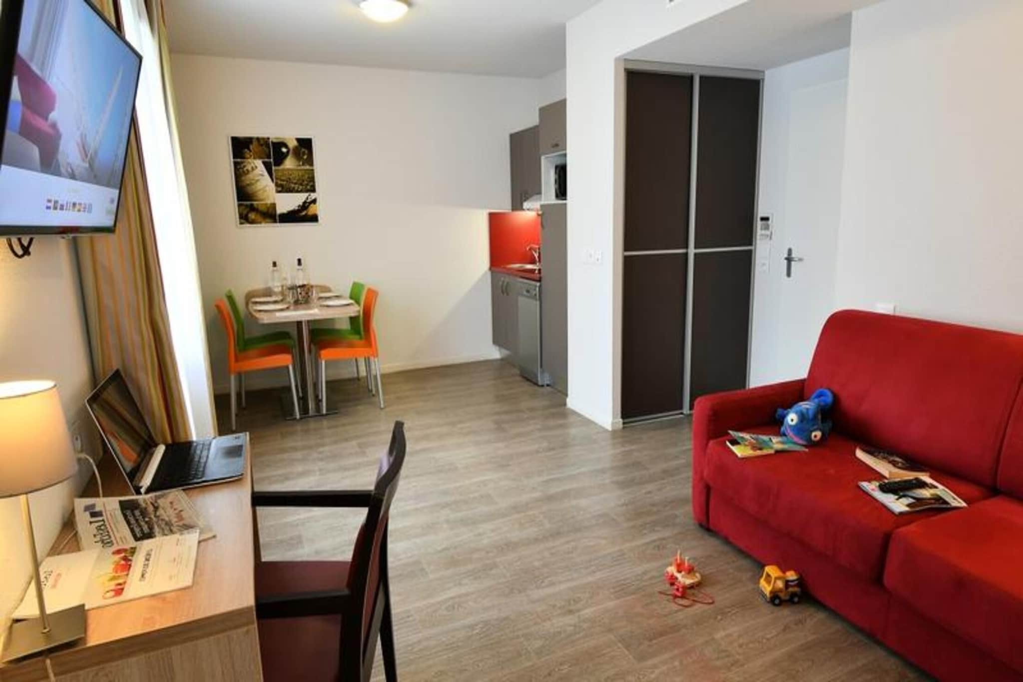 Appart'Hôtel Mer & Golf Bordeaux Bassins à Flot***-Living room