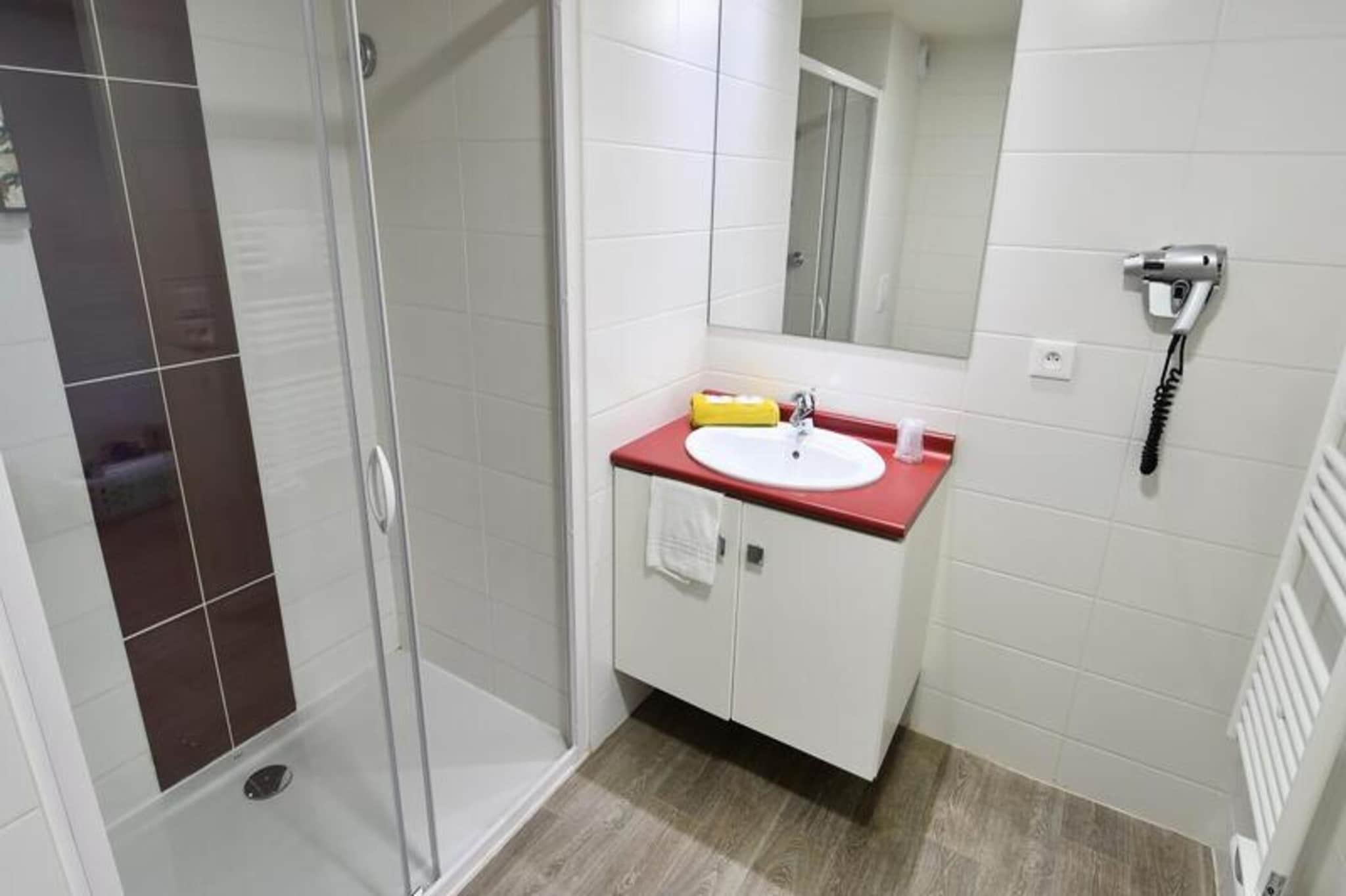 Appart'Hôtel Mer & Golf Bordeaux Bassins à Flot***-Exterior in summer