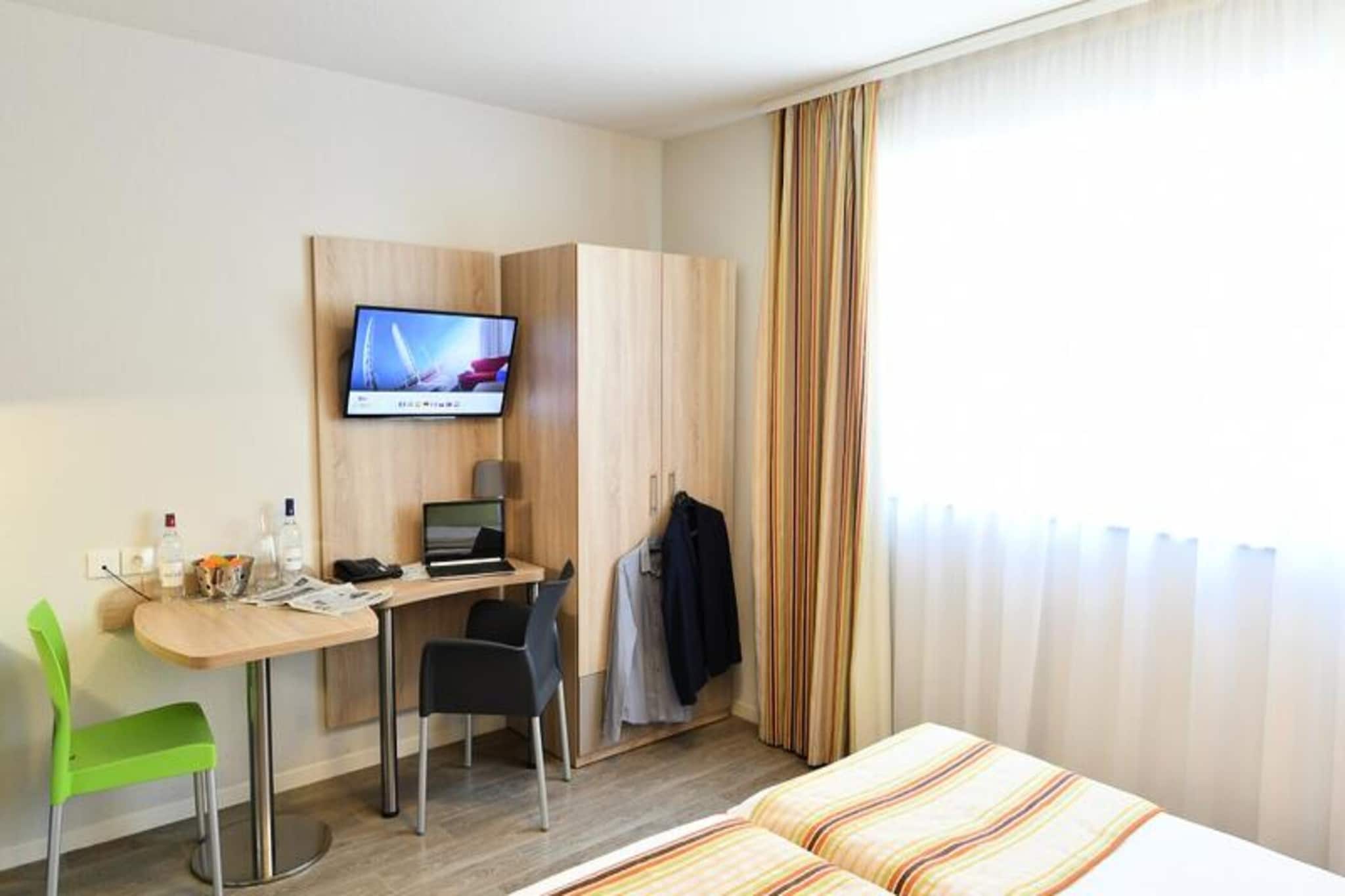 Appart'Hôtel Mer & Golf Bordeaux Bassins à Flot***-Exterior in summer