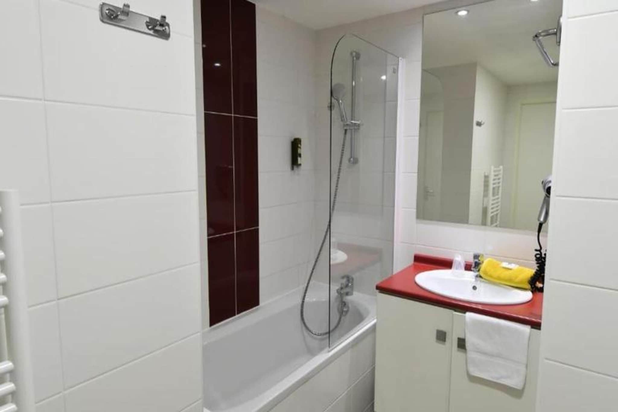 Appart'Hôtel Mer & Golf Bordeaux Bassins à Flot***-Exterior in summer