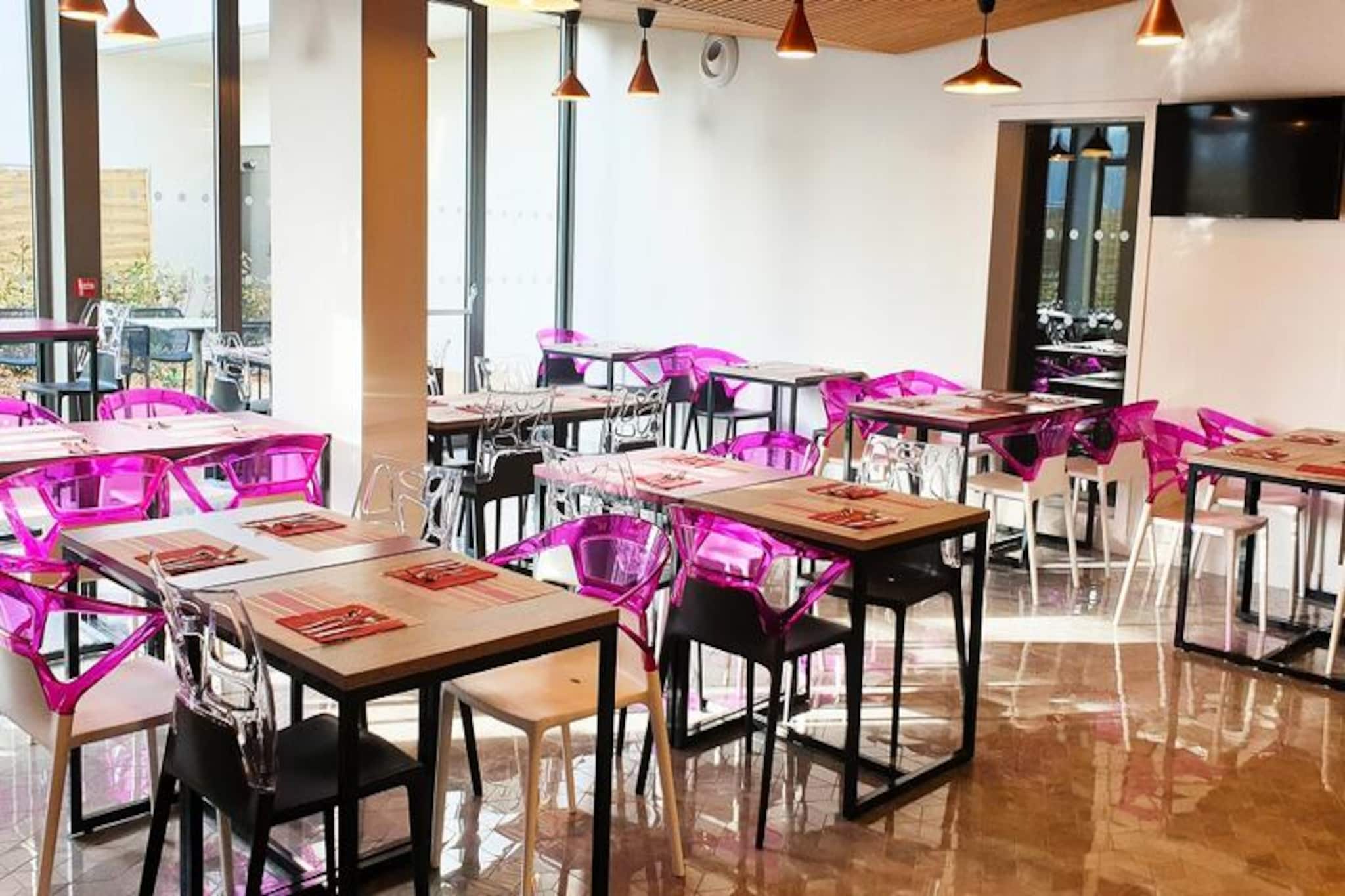Situated in Bordeaux's eco-friendly Ginko district, this modern aparthotel offers a blend of urban convenience and natural serenity, making it ideal for both business and leisure stays. The location is perfect for exploring nearby attractions such as the Parc des Expositions, the Palais des Congrès, the Stade Matmut Atlantique, and the tranquil Lac de Bordeaux. With pedestrian-friendly streets, landscaped canals, and communal gardens, the area provides a harmonious balance of city life and nature. The property features spacious, air-conditioned apartments with south-east or north-west exposures. Each unit includes a living room with a sofa bed, a fully equipped kitchen, and a bedroom with either a double or twin beds. The modern bathroom boasts a walk-in shower. Guests can enjoy amenities like free Wi-Fi, a fitness room, and optional breakfast served on a terrace overlooking a lush patio. 

For relaxation and recreation, the nearby Calicéo aquatic fitness center offers extensive wellness facilities, while the lake beach and leisure center provide outdoor fun. Shopping and dining are just 50 meters away, and Bordeaux’s tram line C is a mere 100 meters from the residence, offering easy access to the city center and train station.

Pets are welcome (with a fee), and additional services like parking, baby equipment, and end-of-stay cleaning are available for added convenience. Whether exploring Bordeaux’s vibrant culture or enjoying its peaceful green spaces, this property offers an exceptional base for your stay.