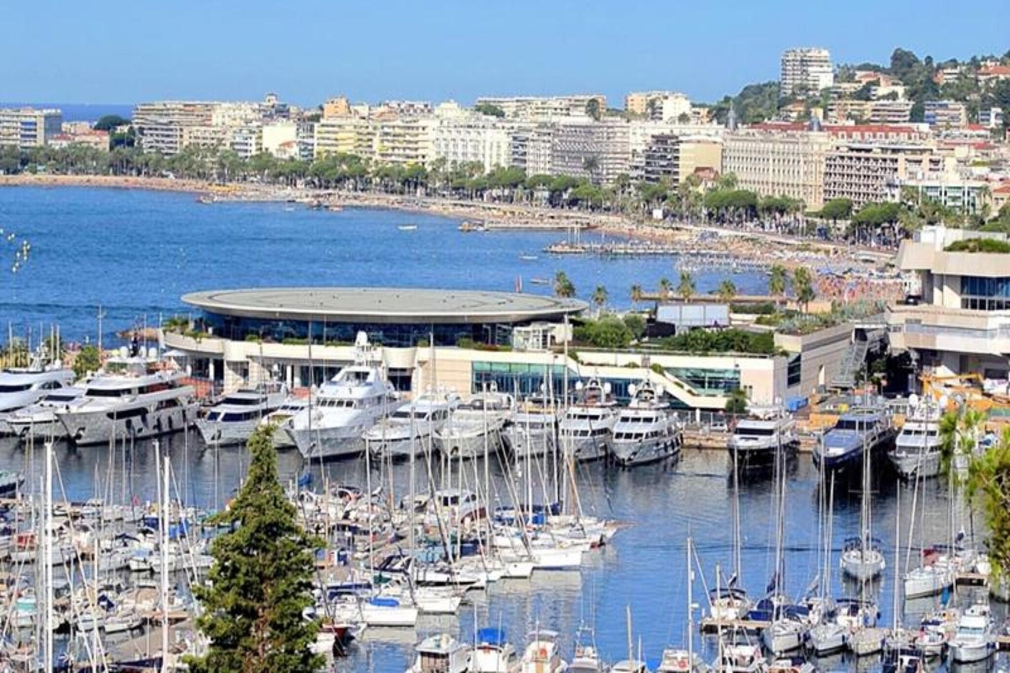 Palais & Croisette, Spacious 2-Room with Balcony