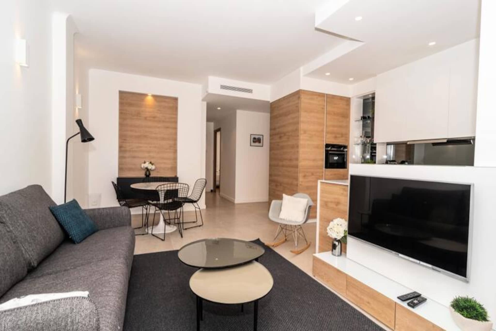 This stylish and fully equipped apartment is ideally situated in the heart of Cannes, just steps from the famous Croisette and the prestigious Carré d'Or. Located on the second floor of a luxury residence with an elevator, this 64m² apartment has been recently renovated with high-end materials and modern home automation for the ultimate comfort. Perfect for both holidaymakers and conference attendees, the apartment accommodates up to 5 people and offers a range of luxury amenities.
The spacious 24m² living room features a comfortable sofa bed, a flat-screen TV, and a designer dining area, all opening onto a charming balcony. The large, fully equipped kitchen is perfect for preparing meals, with appliances including a fridge, oven, microwave, coffee machine, and hob, and offers direct access to the living room and balcony. The apartment also includes a double bedroom with an en-suite shower room and a second bedroom with two separate beds that can be joined upon request. A second shower room and a separate toilet complete the layout.
Guests will appreciate the modern conveniences, including air conditioning, and the option of a private parking space (subject to availability, at an additional cost). The apartment's central location means you can easily explore Cannes' top attractions, such as the Palais des Festivals, where the famous Cannes Film Festival is held, and the luxury boutiques along the Croisette. Nearby, the beaches, the Old Port, and the historic Suquet district offer plenty to discover.