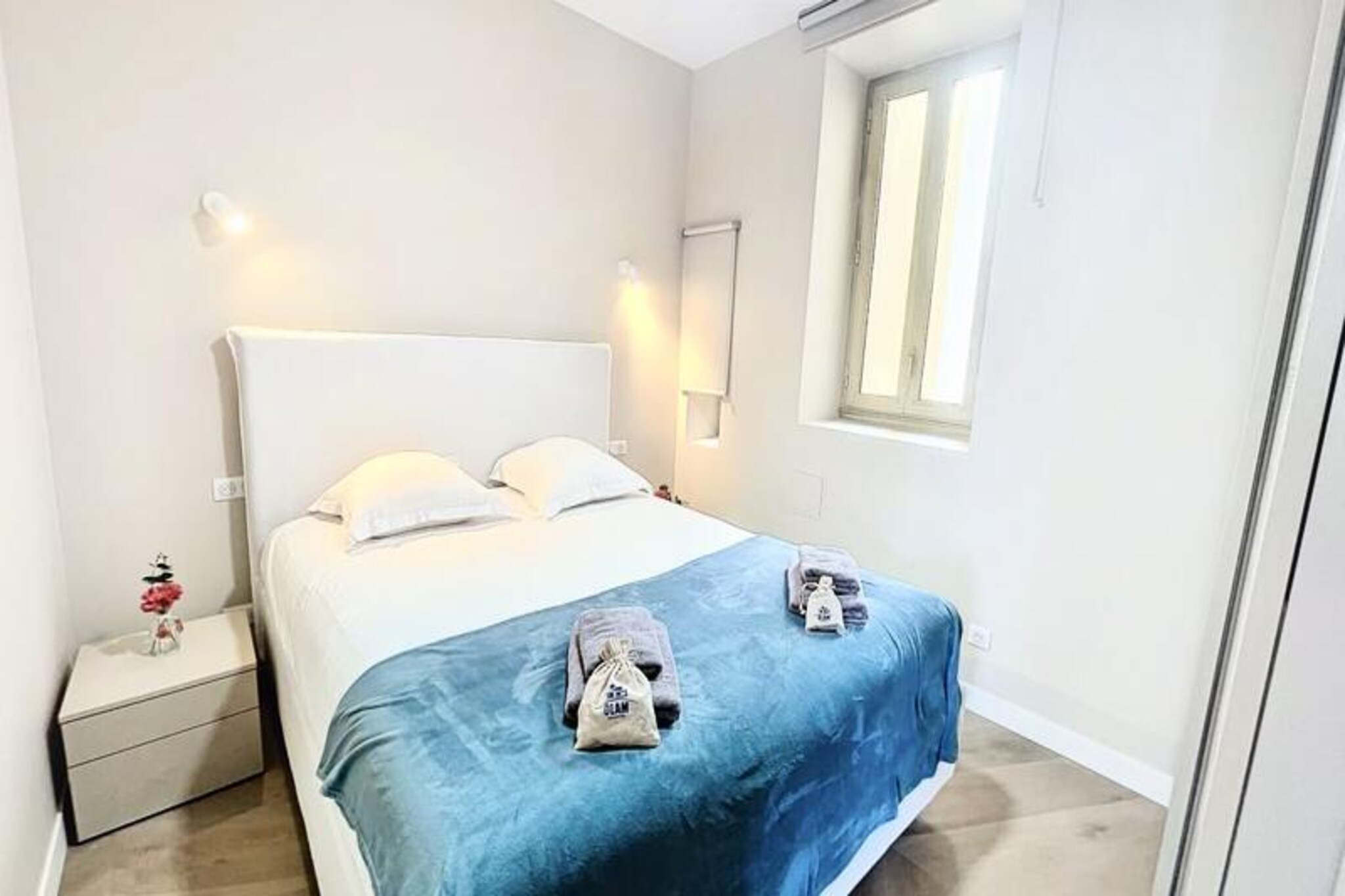 This magnificent 33-square-meter studio in Cannes can accommodate up to 2 people. It offers a quiet, comfortable space with a sofa bed in the living area. Located on the 5th floor with an elevator, the studio provides essential amenities including air conditioning, parking, a washing machine, a coffee machine, a hairdryer, and a television. It’s not pet-friendly and is not suitable for children under 6. Bed linen and towels are available at an additional charge, and professional housekeeping is performed before and after each stay.

The studio is ideally located close to many attractions and transport options. It’s just 260 meters from a “Carrefour City” supermarket for your everyday shopping needs. You’ll also find various restaurants, shops, and bus stops nearby. The city center and the Croisette beach are within walking distance, and popular landmarks such as the Palais des Festivals et des Congrès (10 minutes by car), the Old Port (11 minutes), and the Museum of World Explorations (13 minutes) are all easily accessible. Cannes train station is 12 minutes away by car, and Cannes-Mandelieu airport is 27 minutes by car.

The studio includes an open, fully-equipped kitchen with a microwave, oven, and all necessary appliances. Additional amenities include an iron and a tumble dryer. Professional housekeeping ensures your stay is comfortable, and the apartment’s central location makes it the perfect base for exploring Cannes and its many attractions.
