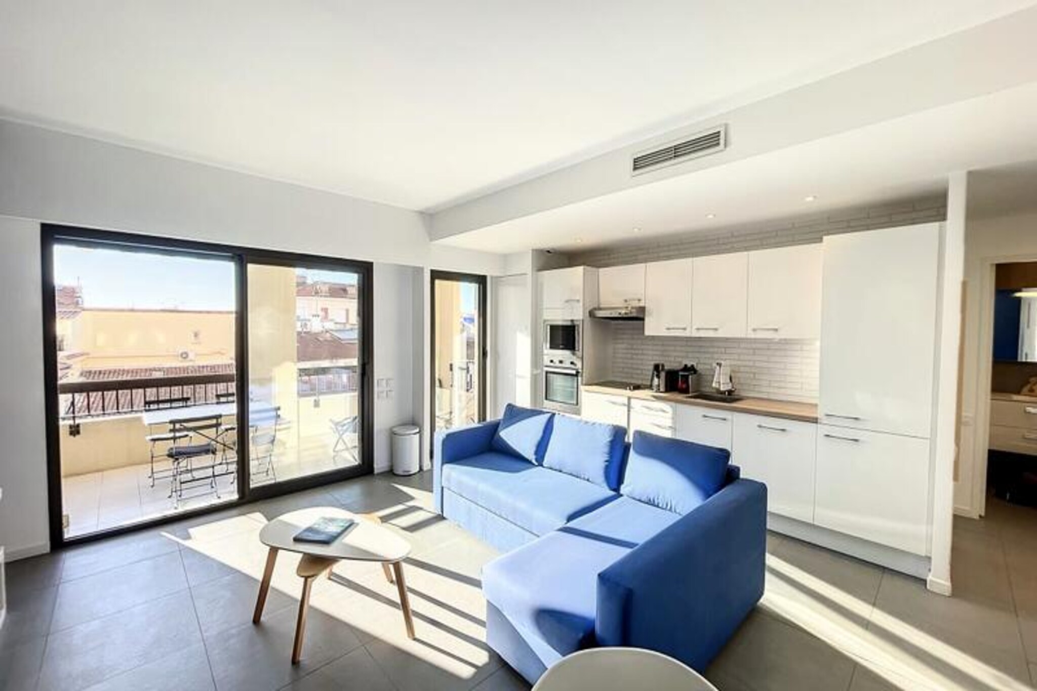 This stylish 2-room apartment in the heart of Cannes offers the perfect blend of comfort and convenience for both holidaymakers and conference-goers. Situated just a 3-minute walk from the vibrant Forville market and an 8-minute stroll from the Palais des Festivals, this bright and modern apartment is ideal for exploring the best of Cannes. The apartment is thoughtfully designed to accommodate up to 3 people, making it perfect for a couple or small group.

The space features a spacious and inviting living room with a sofa bed, a dining area, and a TV, creating a comfortable setting for relaxing after a day of sightseeing. The fully equipped kitchen includes all the essentials, such as a refrigerator, microwave, hob, dishwasher, and a Nespresso coffee machine, so you can enjoy home-cooked meals with ease. The cozy bedroom offers a double bed, a wardrobe with hangers, and a second TV, while the neat bathroom includes a shower, toilet, and towel dryer.

One of the apartment's standout features is the lovely terrace, complete with a dining table for four and two comfortable deckchairs, perfect for enjoying meals outdoors or relaxing in the sun. With the apartment’s prime location, you’ll be within walking distance of Cannes' iconic Croisette, the picturesque Suquet district, public and private beaches, and a variety of restaurants offering local delicacies.

For those attending events at the Palais des Festivals or exploring the local area, this apartment offers the perfect base. While a car isn’t necessary, parking can be arranged at the nearby Ferrage-Meynadier public car park for added convenience.