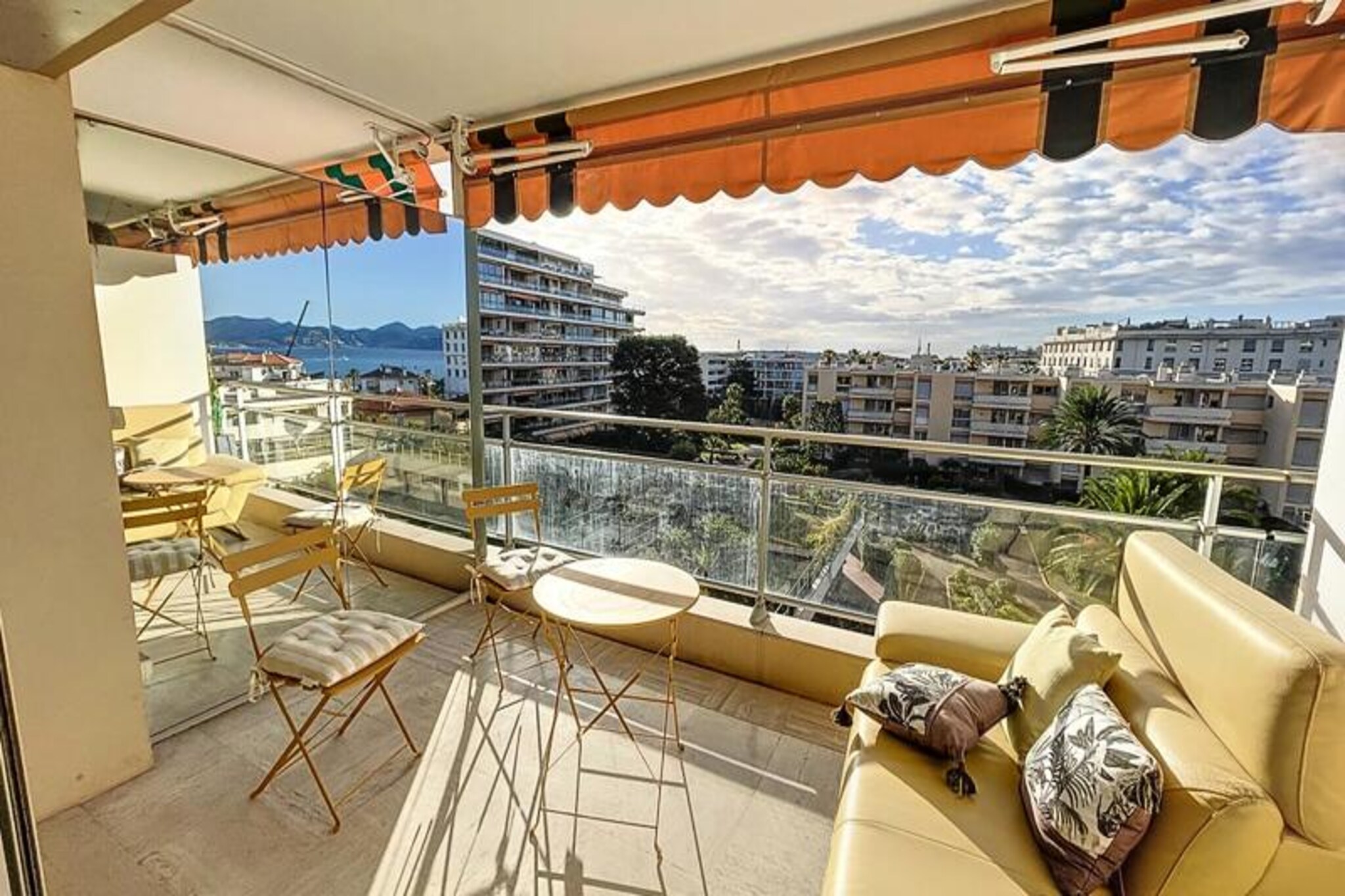 This stunning 93 m² apartment in the prestigious Pointe Croisette area offers an unparalleled blend of luxury, comfort, and breathtaking sea views. Designed with elegance and functionality, it features two spacious bedrooms with ample storage, two beautifully appointed shower rooms, and a large living room that opens onto a generously sized terrace furnished for relaxation. The terrace offers panoramic views of the sea and the Bay of Cannes, making it a perfect spot for morning coffee or evening drinks.  

Ideally situated, it’s just a short stroll to the vibrant Croisette, with its sandy beaches, high-end boutiques, and fine dining options. The Palais des Festivals, hosting world-renowned events, is easily accessible, as are the charming streets of Le Suquet, Cannes’ old town. For a touch of nature, take a ferry to the nearby Lérins Islands or explore the lush gardens of La Croix-des-Gardes. Whether you're visiting for leisure or business, this apartment provides a luxurious home base to experience the best of Cannes and the Côte d'Azur.

The fully equipped kitchen includes everything you need for a comfortable stay, such as an oven, electric hob, microwave, washing machine, and refrigerator, along with plenty of crockery and glassware. Air conditioning, Wi-Fi, and a designated parking space ensure modern convenience. Located on the fourth floor of a well-maintained residence with a lift and gardens, this apartment promises a tranquil and exclusive experience.  

