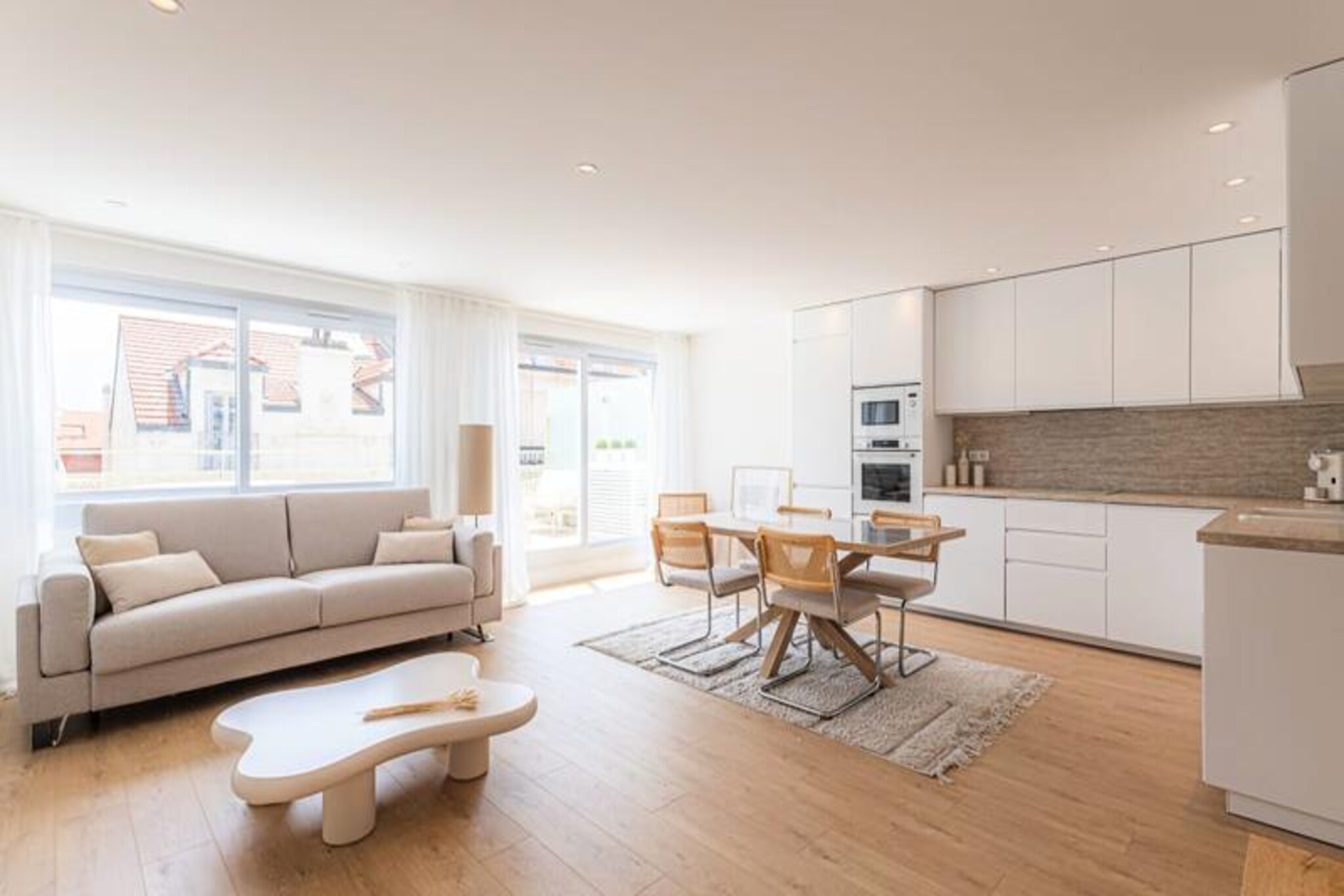 Renovated 2 Bedroom Apt in Cannes