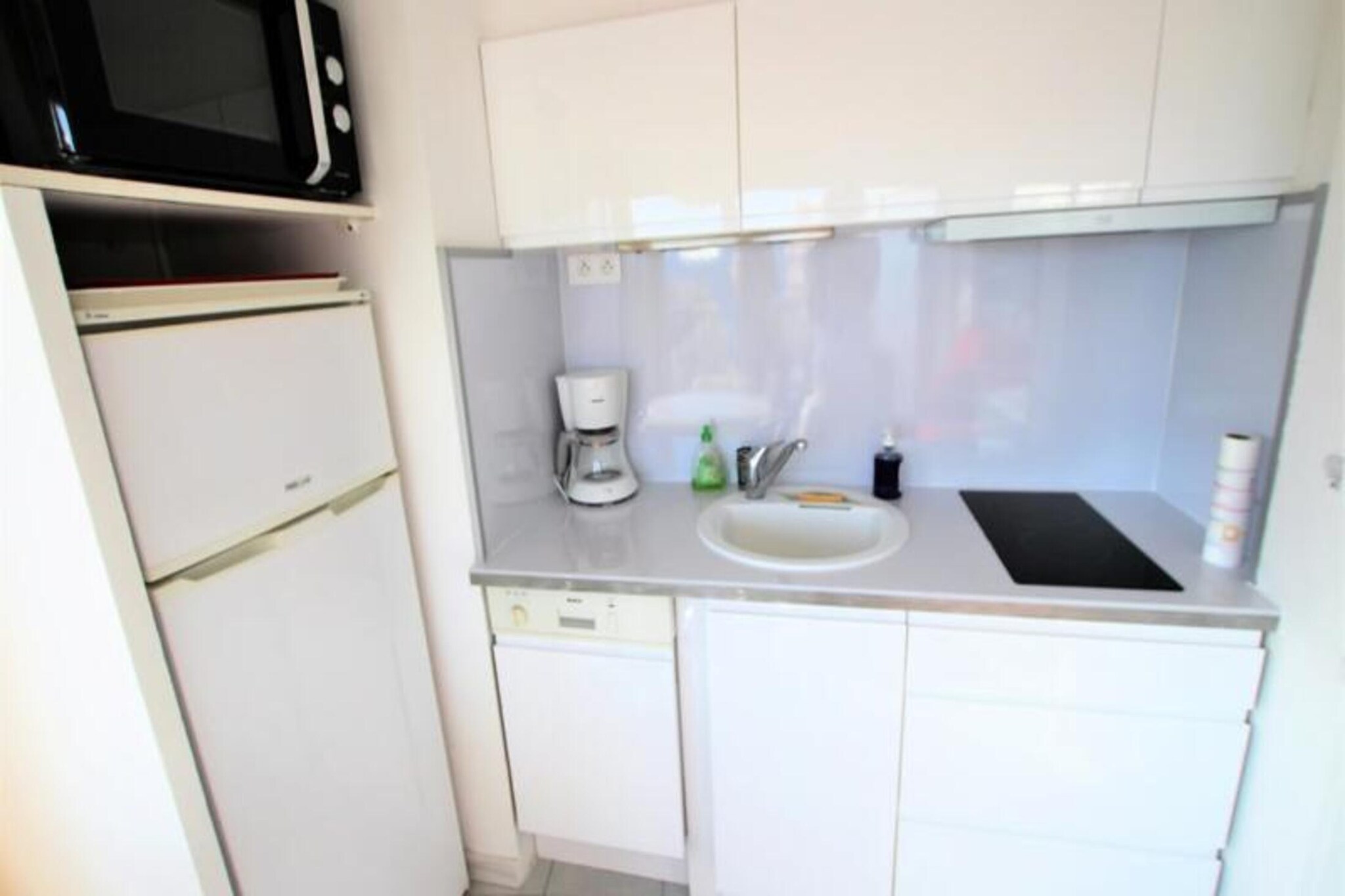 Top-Floor Studio with Sea View