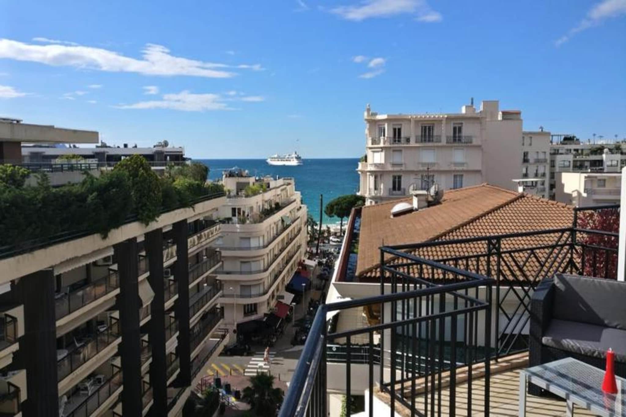 This charming top-floor studio in the heart of Cannes offers a prime location just 40 meters from the famous Croisette, nestled between the luxurious Carlton and Martinez Hotels. The 30 m² apartment is perfect for two guests, providing a peaceful retreat with a stunning sea view from the private terrace. Inside, the studio features a cozy living area with a folding double bed, a fully equipped kitchen, and a dining space. Modern amenities include a TV, WiFi, reversible air conditioning, and a shower room with a toilet.
The apartment is within walking distance of all the city’s attractions. The iconic Croisette and its beaches are just 70 meters away, offering a vibrant atmosphere with luxury shops, cafes, and restaurants.
The bustling Rue d'Antibes, also 70 meters from the apartment, is lined with boutiques, cinemas, and eateries. For those attending events, the Palais des Festivals is just a 7-minute walk. Cannes SNCF train station is 950 meters away, and public transport options are easily accessible. A free shuttle bus, "Navette City Palm," provides convenient transportation around the city center.
