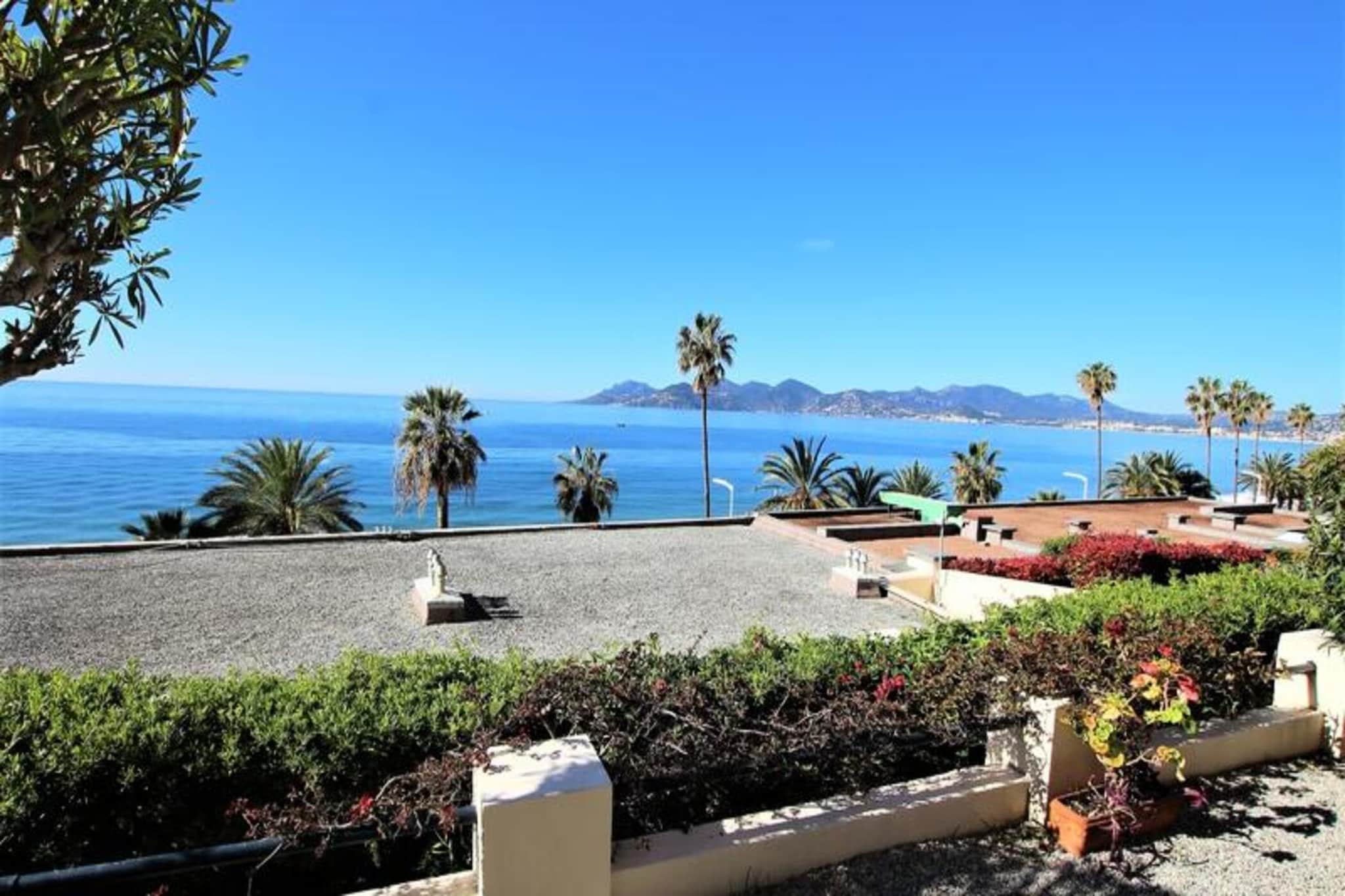 145m² Apt with Private Sea Access
