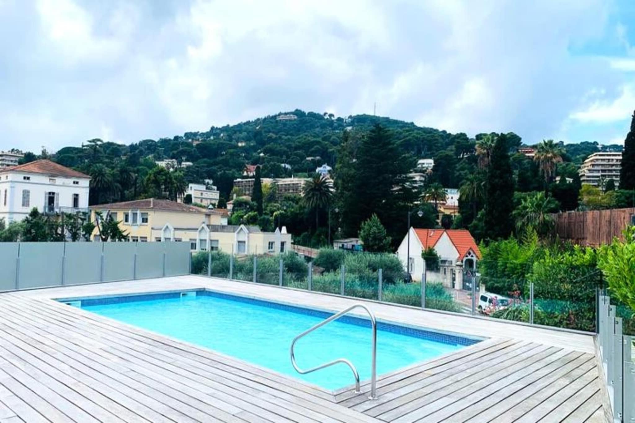 Modern 2P Apt, Pool, Parking, New