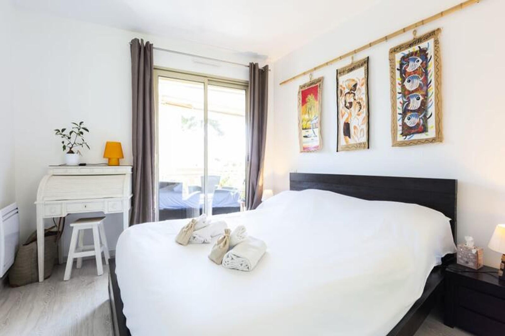 This charming apartment in Cannes is the perfect setting for a family vacation. Featuring comfortable bedrooms, a spacious terrace, and private parking, it offers a relaxing and convenient stay. Designed with families in mind, the apartment provides ample space and modern amenities. The terrace is ideal for al fresco dining or simply enjoying the sunny weather.

Located just minutes from the heart of Cannes, the apartment is close to the famous Boulevard de la Croisette, a stunning waterfront promenade lined with luxury boutiques, restaurants, and cafes. The beautiful sandy beaches of Cannes are also within walking distance, perfect for a day of sunbathing or water activities. The vibrant Old Town, Le Suquet, offers picturesque views and charming streets to explore. Whether you’re here for relaxation, shopping, or cultural experiences, this apartment provides the ideal base for your family getaway in Cannes. Book your stay now and enjoy the best of the French Riviera.
