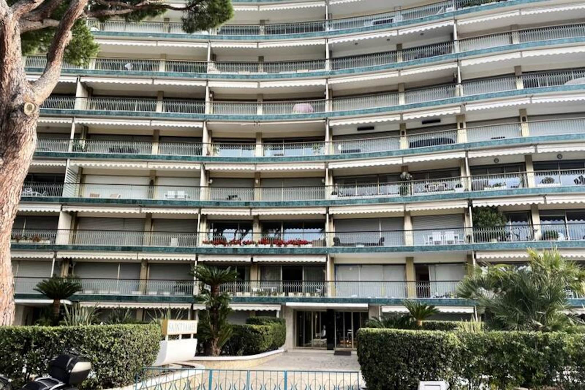 Apartment in Palm Beach near Bijou Plage