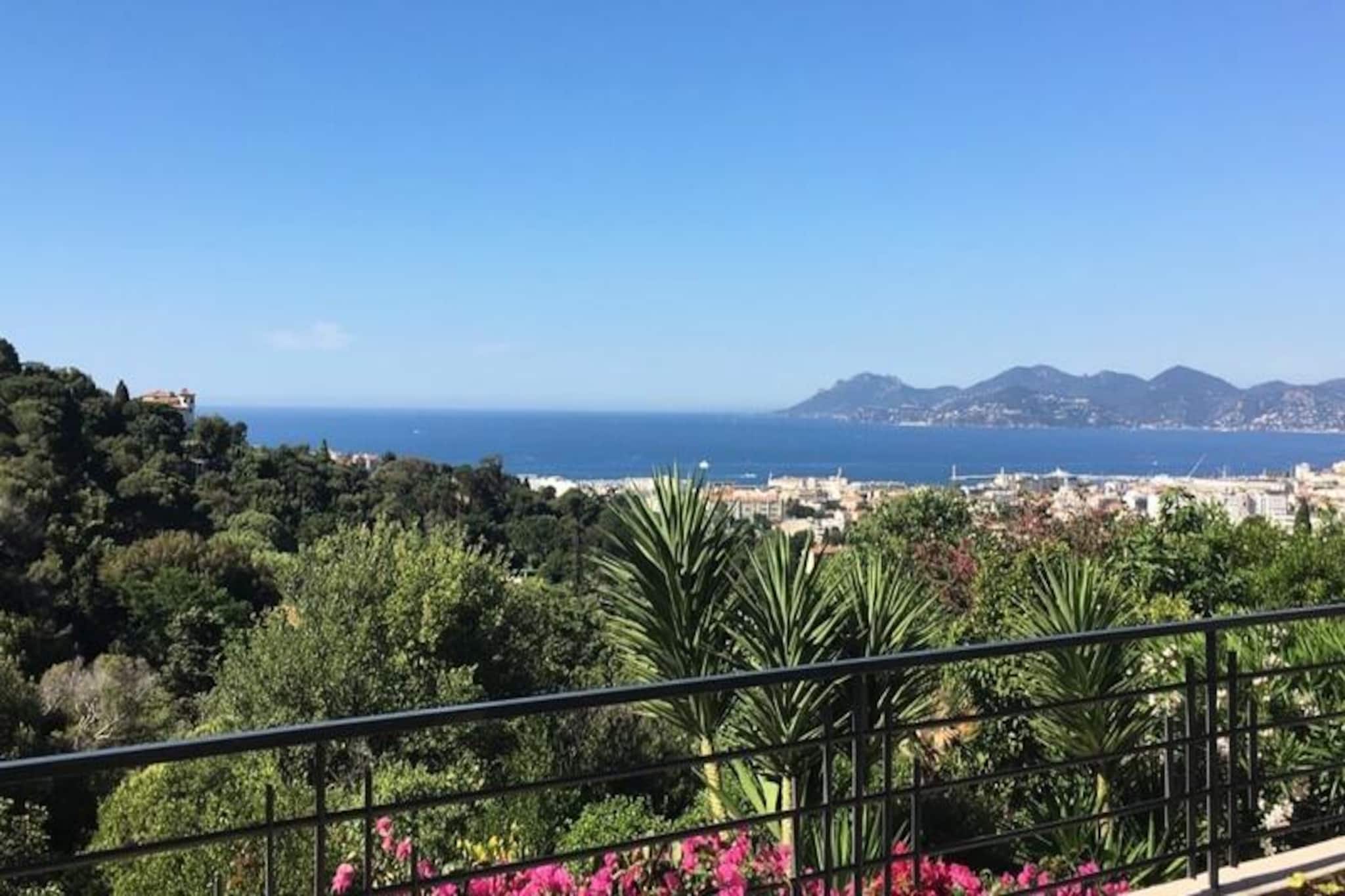 Nestled on the prestigious hill of California in Cannes, this elegant apartment offers a serene and luxurious retreat with stunning views of the Bay of Cannes and the Estérel Mountains. Perfect for up to four guests, it features a spacious living-dining room, a fully equipped kitchen, two large bedrooms with ample storage, and a designer bathroom with a walk-in shower. The apartment also boasts a magnificent south-facing terrace, where you can enjoy breathtaking sunsets and a private garden.

Located just 10 minutes by car from the vibrant city center, you are close to the iconic Croisette, the Palais des Festivals, and the renowned Rue d'Antibes, known for its high-end shops. The Golden Square, with its bars, restaurants, and cafes, is nearby, as well as the old port, offering boat trips to the islands and St. Tropez. The location is ideal for those attending events such as the Cannes Film Festival, MIPIM, or MIPCOM, with easy access to the Palais des Festivals and convention centers.

This apartment combines comfort, style, and an unbeatable location, providing a peaceful haven with all the amenities needed for a memorable stay in Cannes.