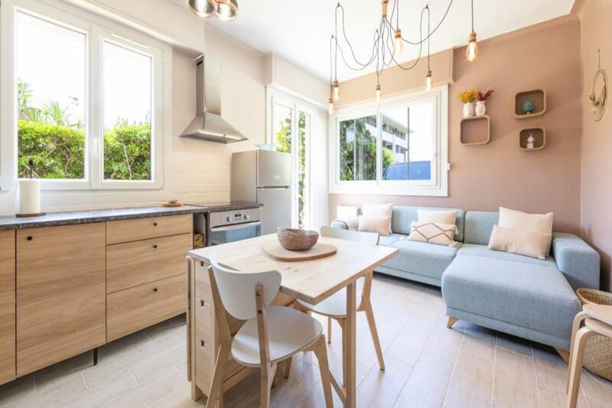 This charming apartment in Cannes is the perfect setting for a family vacation. Featuring comfortable bedrooms, a spacious terrace, and private parking, it offers a relaxing and convenient stay. Designed with families in mind, the apartment provides ample space and modern amenities. The terrace is ideal for al fresco dining or simply enjoying the sunny weather.

Located just minutes from the heart of Cannes, the apartment is close to the famous Boulevard de la Croisette, a stunning waterfront promenade lined with luxury boutiques, restaurants, and cafes. The beautiful sandy beaches of Cannes are also within walking distance, perfect for a day of sunbathing or water activities. The vibrant Old Town, Le Suquet, offers picturesque views and charming streets to explore. Whether you’re here for relaxation, shopping, or cultural experiences, this apartment provides the ideal base for your family getaway in Cannes. Book your stay now and enjoy the best of the French Riviera.