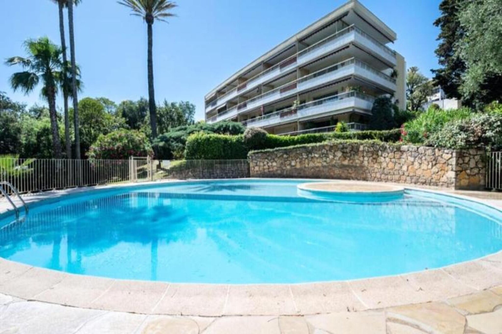 Exceptional Cannes Apt with Sea View & Pool