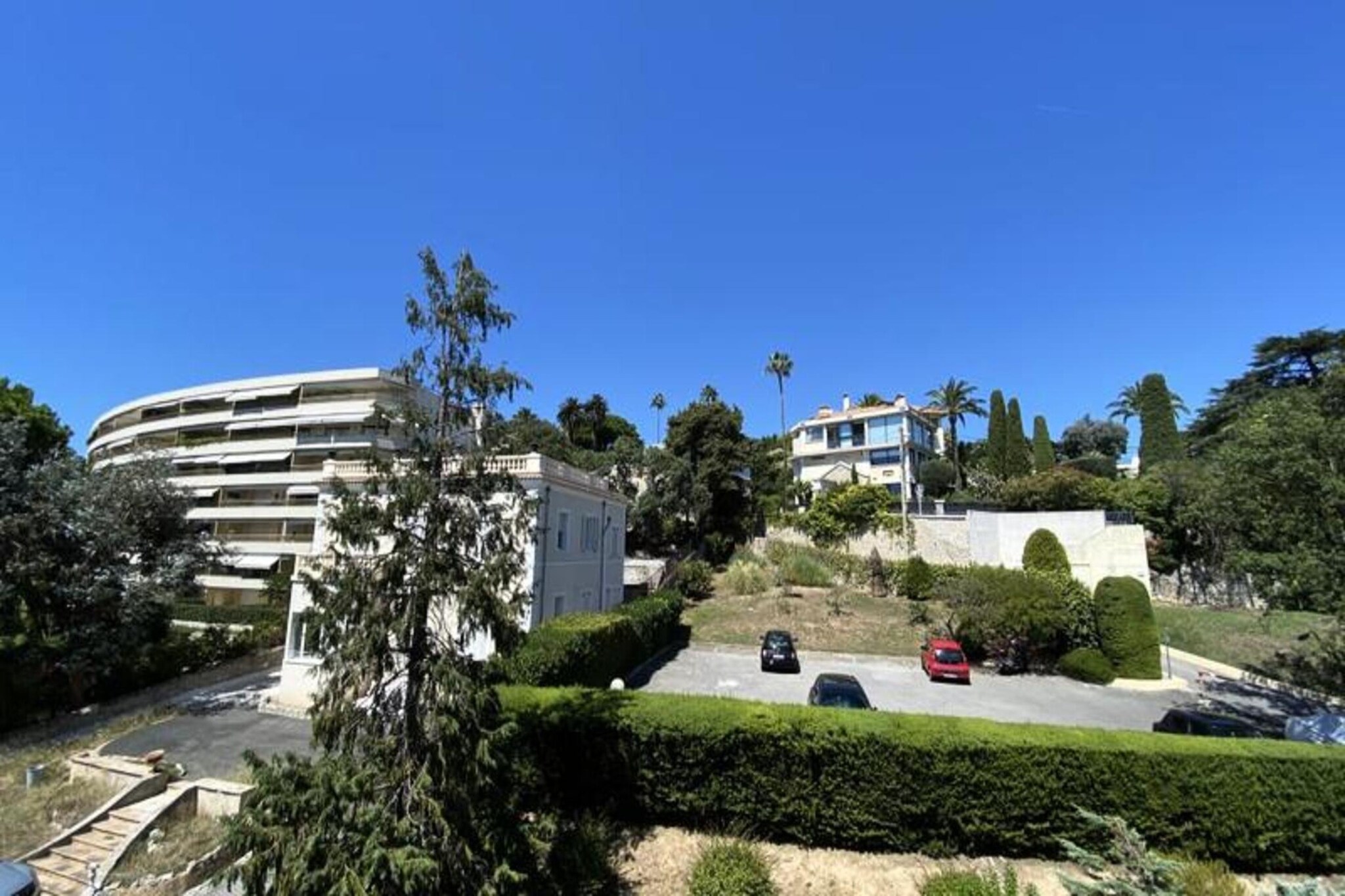 This charming apartment in Cannes offers the perfect setting for a family vacation. With comfortable bedrooms, a spacious terrace, and access to a shared pool, it provides a relaxing and enjoyable stay. The apartment is designed with families in mind, offering ample space and modern amenities. The terrace is ideal for al fresco dining or simply unwinding while enjoying the sunny weather. Additional features include private parking for convenience and easy access to local attractions.
Located just minutes from the heart of Cannes, the apartment is close to the famous Boulevard de la Croisette, a stunning waterfront promenade lined with luxury boutiques, restaurants, and cafes. The beautiful sandy beaches of Cannes are also within walking distance, perfect for a day of sunbathing or water activities. The vibrant Old Town, Le Suquet, offers picturesque views and charming streets to explore. Whether you’re here for relaxation, shopping, or cultural experiences, this apartment provides the ideal base for your family getaway in Cannes. Book your stay now and enjoy the best of the French Riviera.