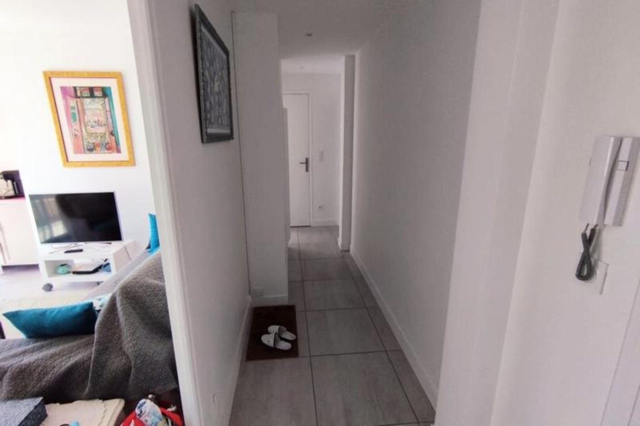This charming holiday home in the heart of Cannes offers a comfortable and stylish stay for up to 5 guests. The apartment features a double bedroom, a children's sleeping area with a single bed, and a spacious living room with a sofa bed that can accommodate two people. The fully air-conditioned space is designed for relaxation, with a large sunny terrace perfect for enjoying meals or simply unwinding. Additional amenities include a flat-screen TV, private parking, and the option to rent a travel cot or high chair for a small fee. The apartment is non-smoking and pet-free, ensuring a peaceful and cozy environment.

Centrally located, this apartment is just a short walk away from some of Cannes' most iconic attractions. Within a 3-minute stroll, you can explore Rue d'Antibes, famous for its shopping, or head to the vibrant Rue Hoche for cafes and restaurants. The luxurious Croisette promenade, only 5 minutes away, offers high-end brands, palaces, private beaches, and restaurants. The old port and the Forville market are just 10 minutes on foot, where you can enjoy fresh produce, local food, and boat trips. The apartment is ideally located for those attending events at the Palais des Festivals, just a 10-minute walk away, and is well-connected by public transport with the bus and SNCF stations only a few minutes' walk away.

The apartment’s well-equipped kitchen ensures a convenient and home-like experience, with all essential appliances including an espresso machine, toaster, kettle, and washing machine. Guests can prepare their own meals with ease, using the provided utensils, cookware, and dining ware. The apartment also boasts a contemporary, carefully curated décor that reflects a cozy and homely atmosphere. For added comfort, the living area opens onto a large terrace, perfect for outdoor meals or simply enjoying the sun.