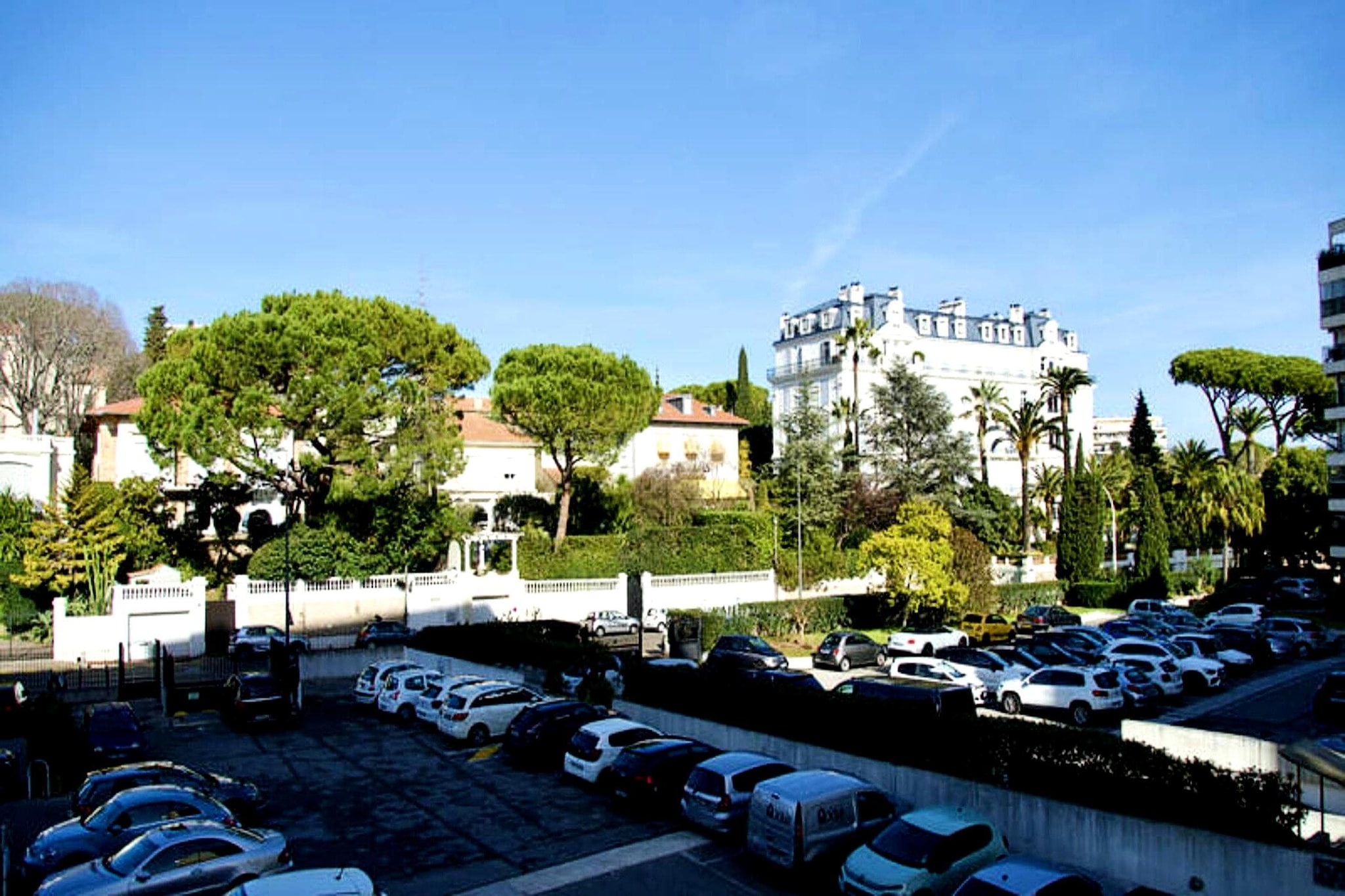 This stylish three-room apartment is located in the heart of Cannes, offering a perfect blend of comfort, convenience, and luxury. Situated on the first floor of a prestigious residence with an elevator, it boasts a tranquil setting within a secure, wooded park where guests can relax and enjoy the surroundings. The apartment is ideally located, just an 8-minute walk from the Palais des Festivals and the famous beaches of Cannes, making it perfect for both business and leisure stays.

The apartment is thoughtfully designed to accommodate up to four people. It features a spacious and bright living room with a comfortable sofa, a TV, a dining area, and a desk, offering a pleasant space to relax or work. The separate bedroom includes a large double bed and plenty of storage, while the second bedroom is equipped with two single beds and additional storage. The fully equipped kitchen provides everything you need, including an espresso machine and various small appliances. The apartment also includes a well-appointed bathroom with a WC.

Within walking distance, guests can explore Rue d'Antibes, known for its shops, restaurants, and cafés, as well as the nearby Croisette with its luxury boutiques and private beaches. The Forville Market and the Port of Cannes, offering boat trips to the Lérins Islands and the Gulf of Saint-Tropez, are also close by. With the train station and public transport options just minutes away, this apartment offers easy access to all that Cannes has to offer, making it an ideal choice for anyone looking to enjoy the city’s renowned charm.






