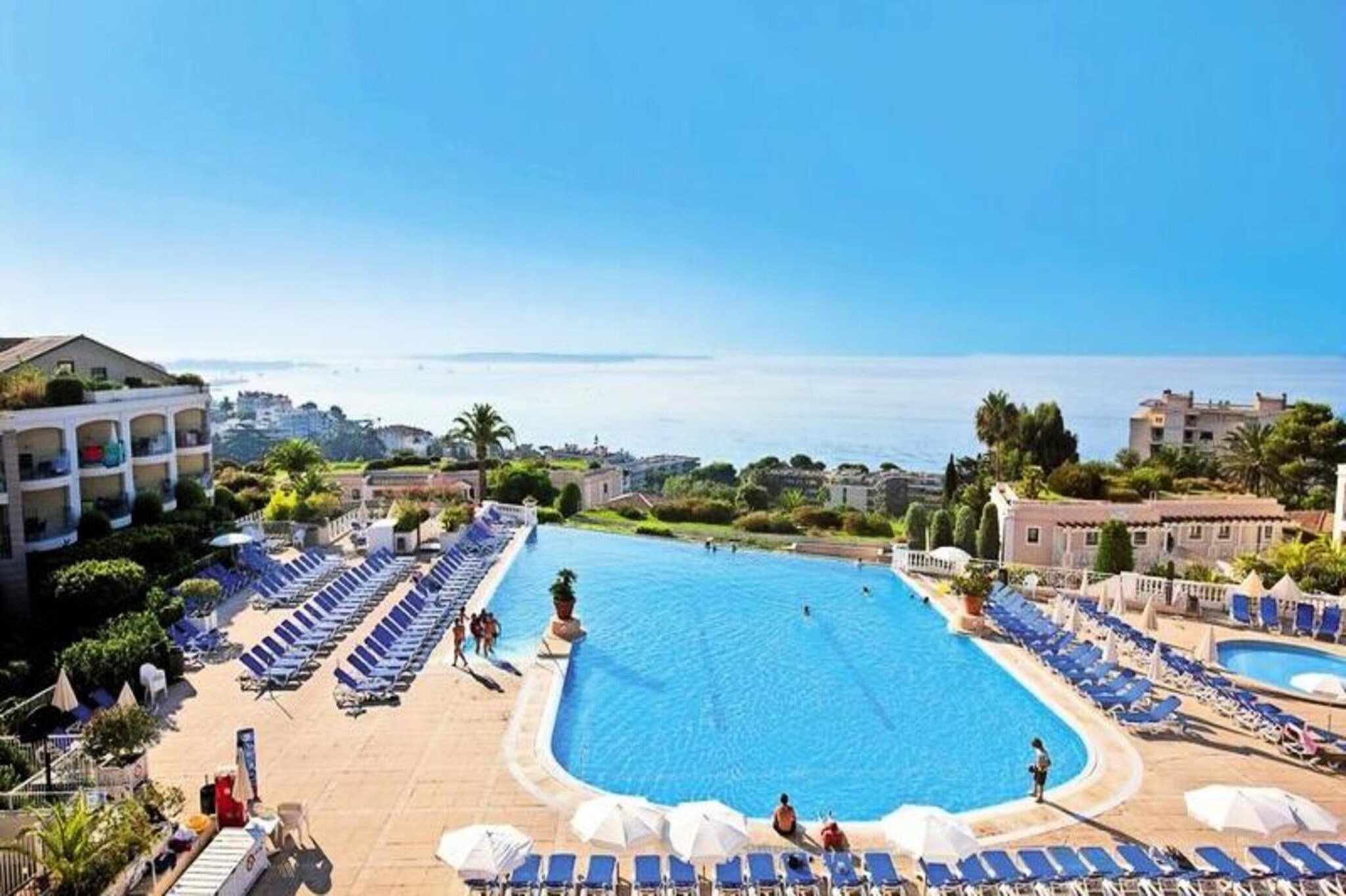 Apartment in Cannes with Infinity Pool