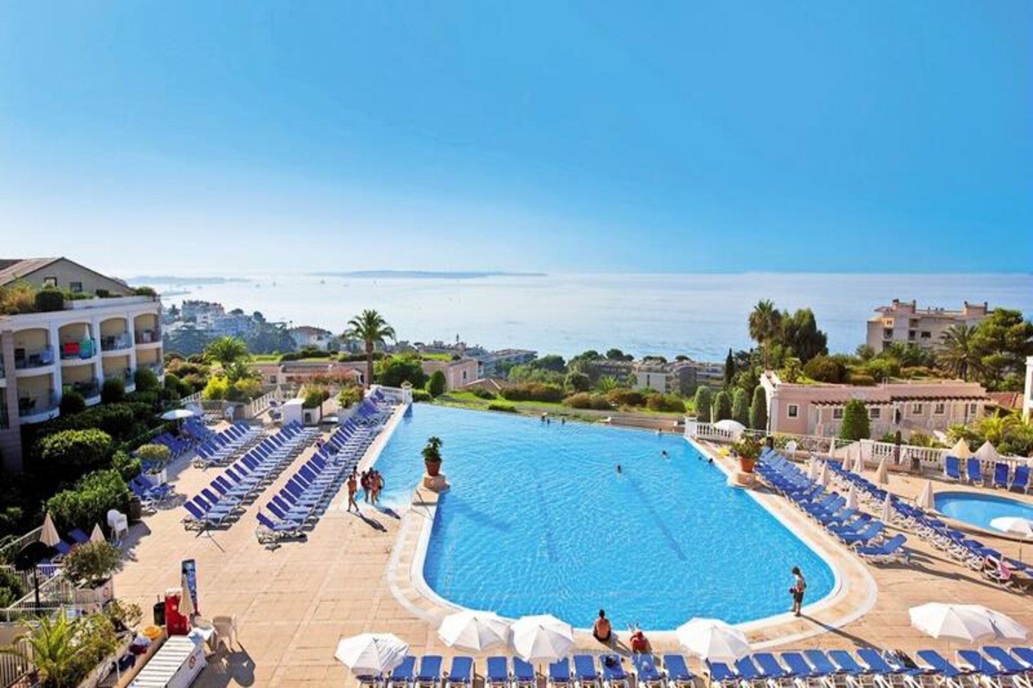 Apartment in Cannes with Panoramic Sea View