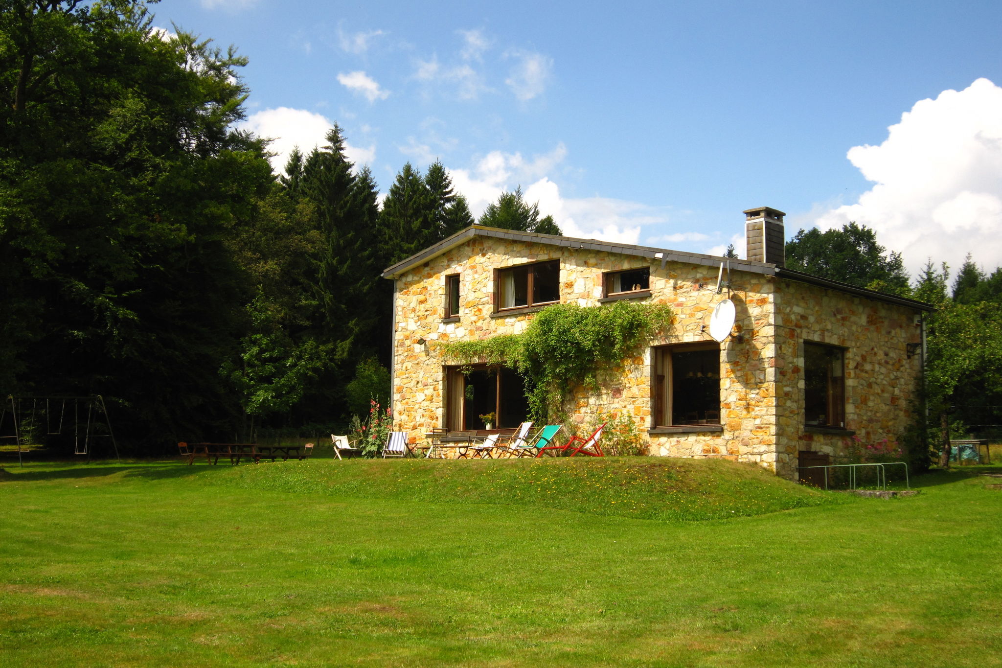 Sunny holiday home in Stavelot in the Houvegnez forest