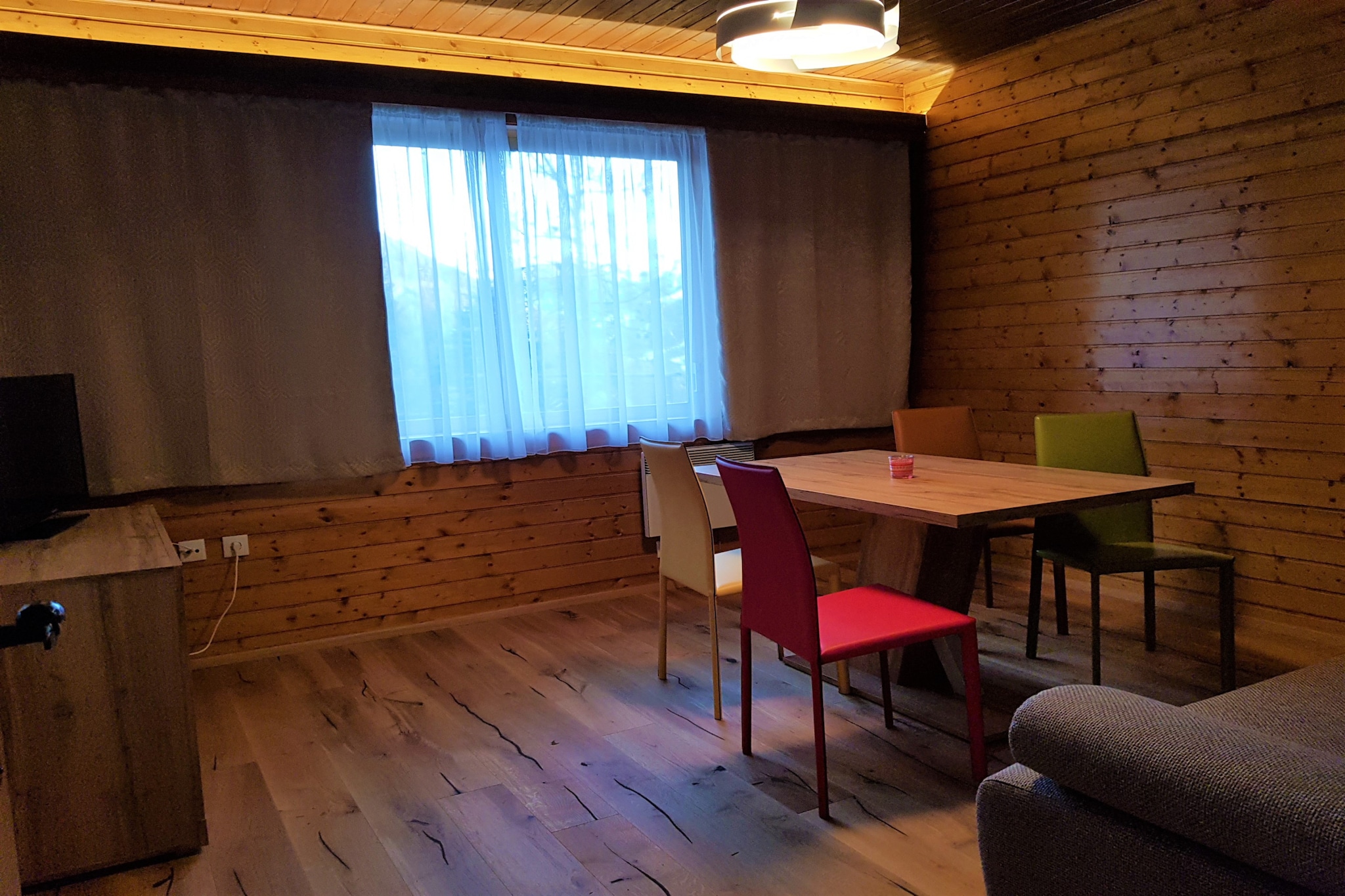 This spacious 60 mÂ² apartment in Bad Kleinkirchheim is perfect for up to 5 guests, featuring 2 bedrooms and ample living space. Located on a golf course and at the base of the ski slopes, the apartment offers stunning mountain and garden views. Ideally situated in a well-connected area, itâ€™s just 150 meters from a restaurant, 200 meters from the ski resort, and 300 meters from thermal springs. A bus station is also nearby, making it easy to explore the area.

The apartment includes a garden with outdoor furniture, a fenced yard, and a barbecueâ€”ideal for outdoor dining. Inside, the open-plan kitchen is fully equipped with a refrigerator, microwave, oven, freezer, dishwasher, as well as dishes, cutlery, and kitchen utensils. Additional amenities include a washing machine, Wi-Fi, hair dryer, and electric heating for comfort. Entertainment options include a TV with satellite channels in German.

Located in the heart of the city, the apartment offers easy access to shops, with a supermarket just 950 meters away. Enjoy nearby lakes such as Feldsee (10 km) and MilstÃ¤tter See (15 km), and explore the cities of Spittal an der Drau (29 km) and Villach (35 km). The Villach train station (34 km) and Klagenfurt Airport (55 km) are also within reach.

This well-equipped apartment is an ideal choice for those seeking a mix of outdoor activities, relaxation, and convenience in Bad Kleinkirchheim.