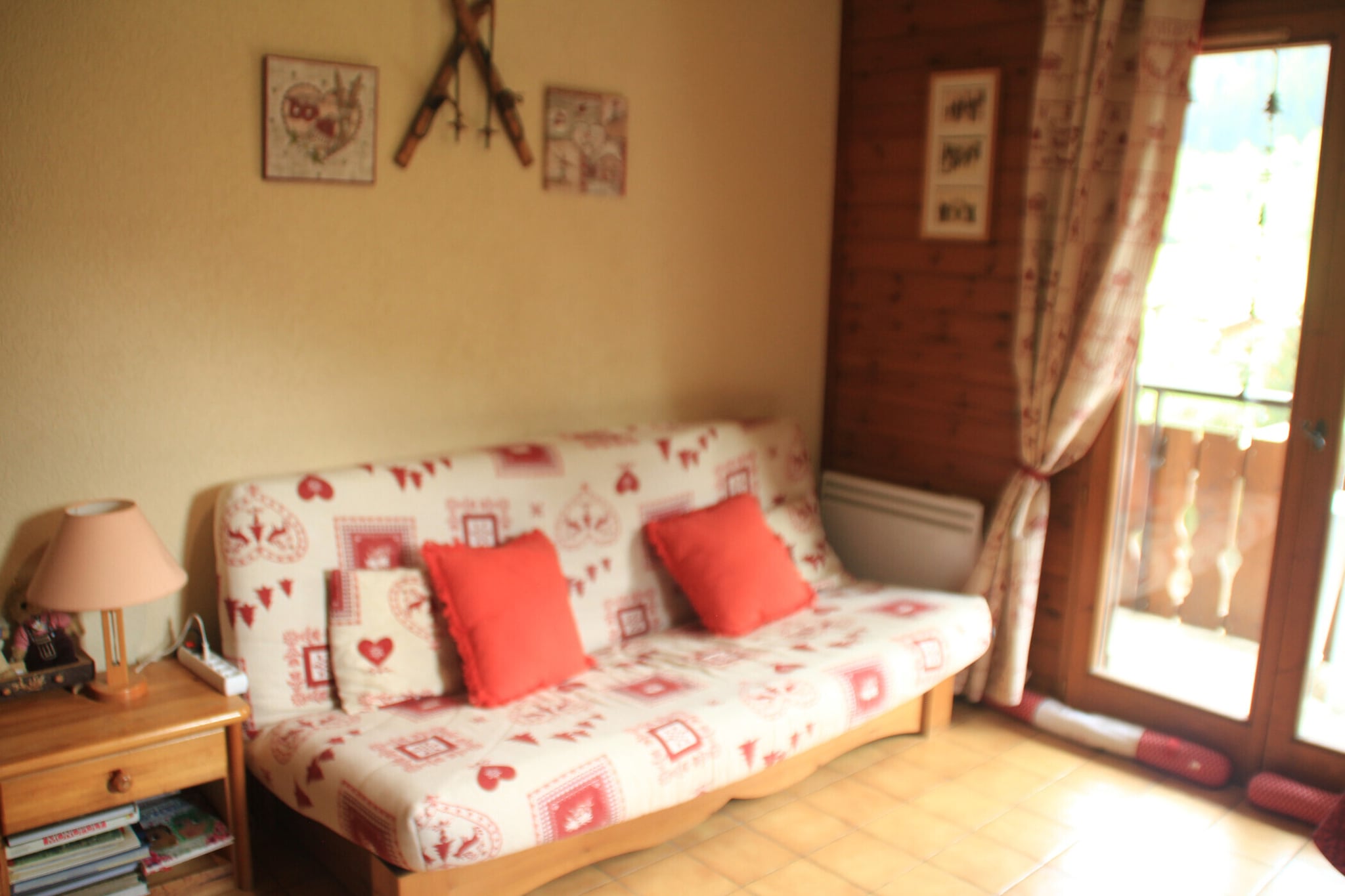 This cozy apartment in the heart of Châtel comfortably accommodates up to 4 people. It features a living room with a double sofa bed, and a separate bedroom with a double bed for added privacy. The apartment offers a flat-screen TV for entertainment, though pets are not accepted. You can unwind on the private balcony while taking in the breathtaking views of the Abondance valley. For added convenience, a ski locker is available for storing your gear, and parking is provided just outside the residence.

The apartment is ideally located in close proximity to all the amenities you'll need. The Linga cable car, just 500 meters away, offers easy access to skiing and snowboarding activities. A free shuttle bus stop is nearby, making it easy to get around the area. The resort also offers a variety of attractions, with shops 2 km away and a restaurant just 300 meters from the property for convenient dining options. Whether you're seeking adventure on the slopes or a relaxing meal, everything is within reach.

The apartment is equipped with a well-designed kitchen, featuring a ceramic hob, fridge, filter coffee maker, kettle, oven, and toaster. The bathroom includes a shower and WC for convenience. This 24 m2 apartment provides everything you need for a comfortable stay, including a sunny living space and a convenient location close to the slopes. Whether you're visiting for skiing, hiking, or relaxation, this apartment offers a perfect base for your stay.

Note: The tourist tax will be collected at the property and is not a part of rental.