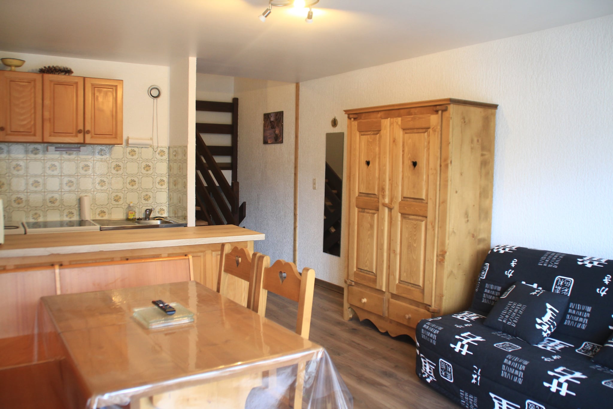 This cozy apartment, situated in the heart of the village, accommodates up to 4 people. It features a living room with a sofa bed and a separate sleeping area with bunk beds. A flat-screen TV is provided for entertainment, and guests can relax on the balcony with stunning valley views. The apartment is not pet-friendly, but offers convenient access via an elevator. A ski locker and outside parking are available for guests, ensuring a smooth stay in this charming location.

Ideally located in Châtel, this apartment is just 300 meters from the cable car, offering easy access to skiing and outdoor adventures. A free shuttle bus stop is also nearby, making it simple to explore the area. The property is surrounded by cafes, restaurants, and shops, with a grocery store only 20 meters away and a restaurant just 100 meters from the residence. The nearby Forme d'O aquatic center provides an opportunity for relaxation and leisure activities.

The apartment is well-equipped for your stay, with an open kitchen that includes an induction hob, fridge, freezer, filter coffee maker, kettle, oven, microwave, and toaster. The bathroom features a bath and WC for added comfort. With all the essential amenities, this 25 m2 apartment offers a perfect base for exploring Châtel and the surrounding region, whether you're here for skiing, hiking, or simply enjoying the picturesque views.

Note: The tourist tax will be collected at the property and is not a part of rental.