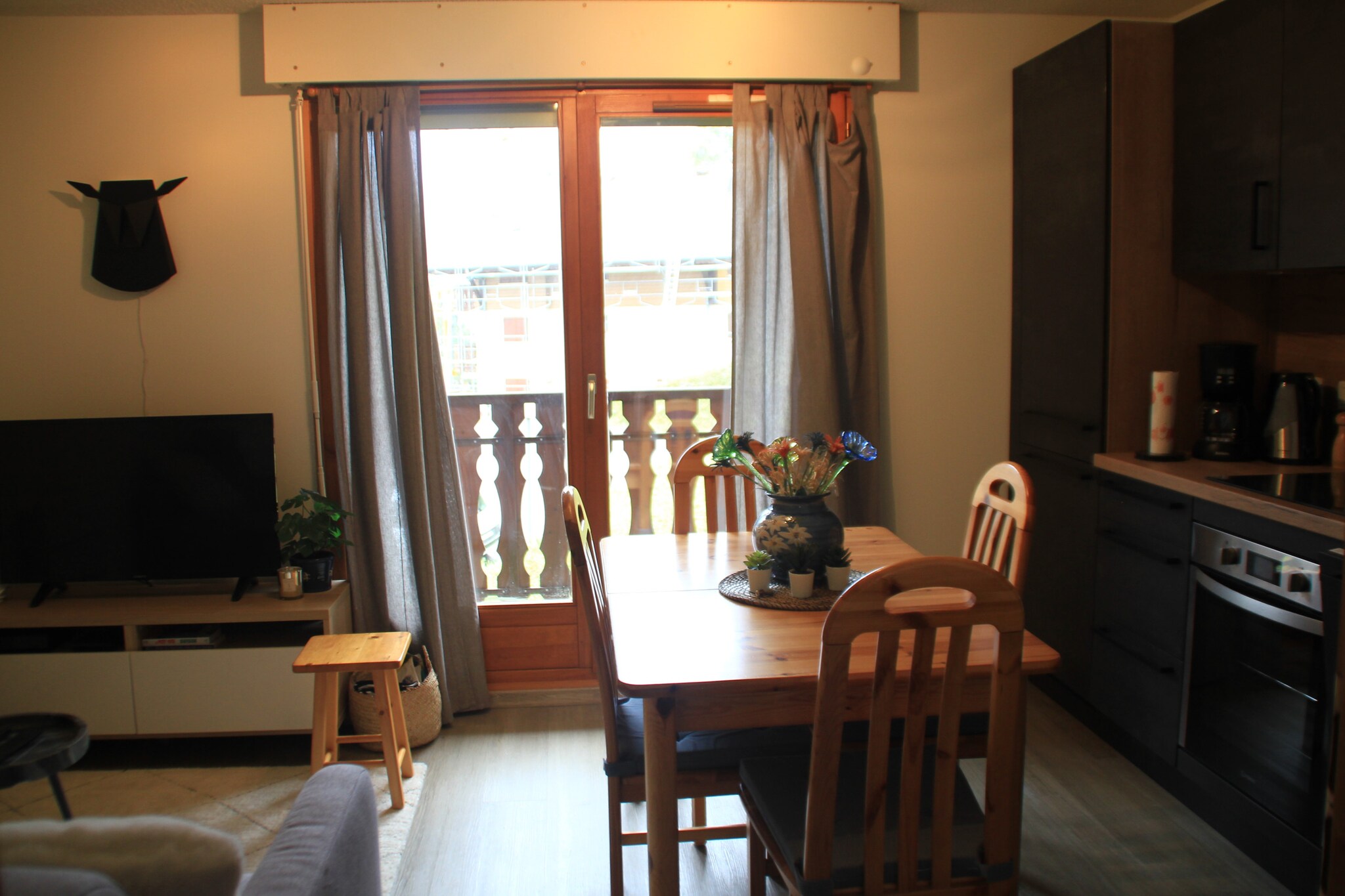 This cozy apartment offers a comfortable stay for up to four guests, featuring a bright living area with a double sofa bed and a separate bedroom with bunk beds. The property provides a peaceful retreat with stunning views of the Abondance valley from the private balcony. Guests can take advantage of a ski room with a dedicated locker for storing gear. The apartment is located on the first floor and is easily accessible by elevator. An outdoor parking space is available for added convenience. Pets are not allowed, ensuring a tranquil and allergy-friendly environment.
Ideally situated, the apartment is just 500 meters from the Linga gondola, offering quick access to ski slopes and hiking trails. A free shuttle bus stops nearby, providing easy transportation throughout the village. Several restaurants can be found within 300 meters, while local shops are located 2 kilometers away. The surrounding area offers plenty of opportunities to explore charming cafés, traditional markets, and scenic walking paths, making it a perfect base for discovering the beauty of Châtel.
The apartment features a well-equipped open kitchen, including an electric hob, fridge with freezer, oven, microwave, toaster, kettle, and filter coffee maker. The bathroom has a shower and a separate toilet, ensuring privacy and convenience. Whether preparing a meal, unwinding after a day outdoors, or simply enjoying the stunning mountain views, this apartment provides all the essentials for a relaxing and memorable stay.
Note: The tourist tax will be collected at the property and is not a part of rental.