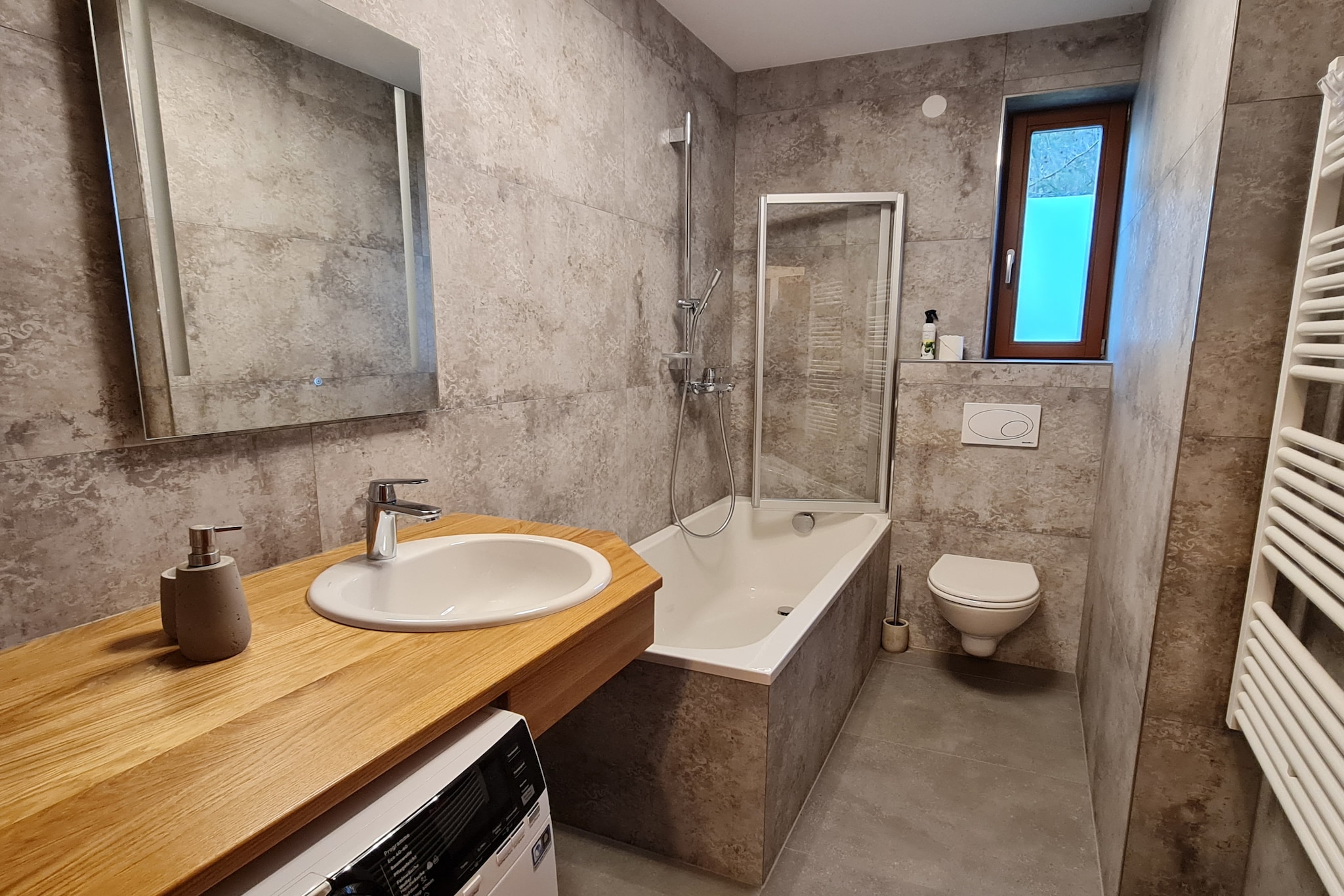 AlpenSafari Design-Bathroom