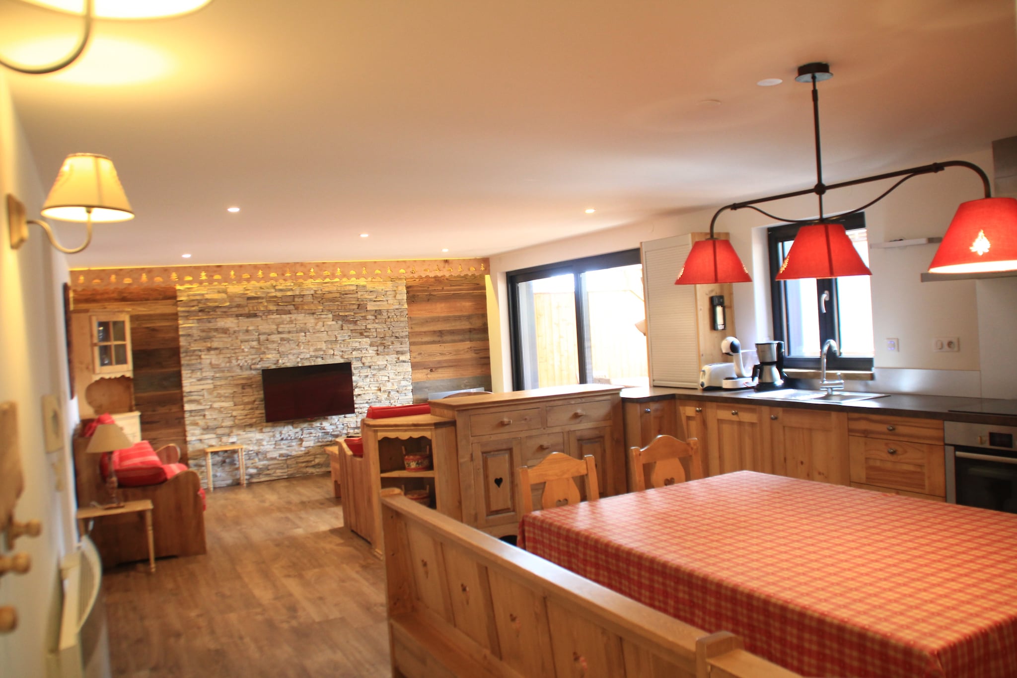 This spacious apartment provides an inviting retreat for up to eight guests, making it perfect for larger families or groups. Spanning 105 m², the property features three bedrooms, two with double beds (140x190) and one through-bedroom with two single beds (90x190). Additionally, the lounge area includes two more single beds (80x190). The apartment offers two bathrooms: one with a shower and WC, and another with a bathtub and separate WC. Guests can enjoy a sunny living room with a flat-screen TV and step out onto the balcony for stunning mountain views.

Conveniently located in the heart of Chatel, this residence is just 400 meters from the gondolas, ensuring easy access to the slopes. Shops and restaurants are only 100 meters away, while a free shuttle bus stop is located nearby, offering convenient transportation to various attractions in the Portes du Soleil area. The central location makes it an excellent choice for exploring the village and its scenic surroundings.

The apartment’s modern kitchen is fully equipped with a ceramic hob, fridge, freezer, dishwasher, washing machine, oven, microwave, toaster, kettle, and filter coffee maker, making it ideal for preparing meals during your stay. Optional services, such as bed linen, towels, and end-of-stay cleaning, are available for added convenience. Guests can also rent a mini Wi-Fi box at the reception. Included benefits feature access to a free seasonal shuttle bus and discounts on activities and local attractions, ensuring a comfortable and memorable alpine holiday.

Note: The tourist tax will be collected at the property and is not a part of rental.