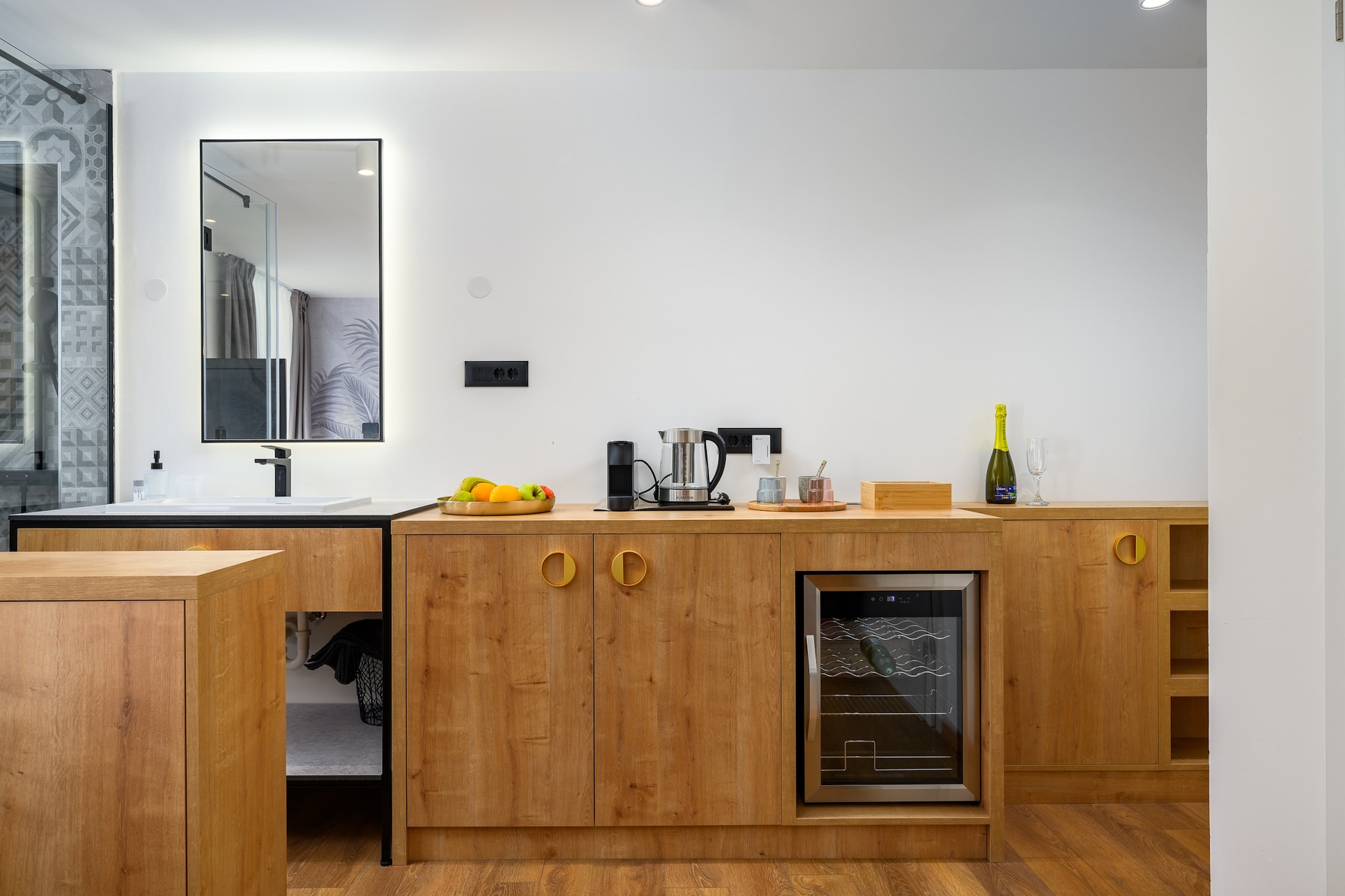 Living room(double sofa bed, TV(satellite)), Kitchenette(electric kettle, coffee machine(espresso), fridge), Bedroom with bathroom(double bed, shower), bathroom(toilet), balcony, air conditioning, parking, air to air heatpump, hairdryer