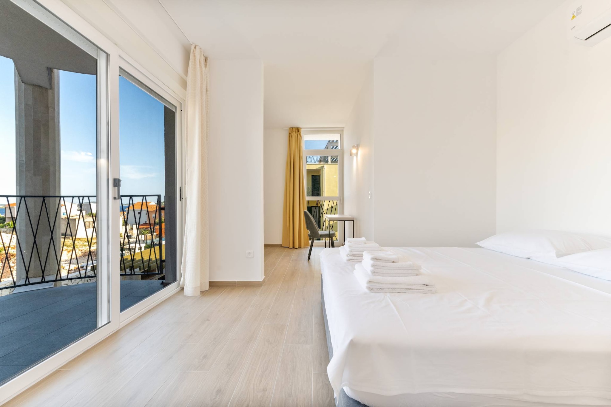 Luxury Living at Horizon Retreat - Three Bedroom Apartment (owner Central S1)-Schlafzimmer