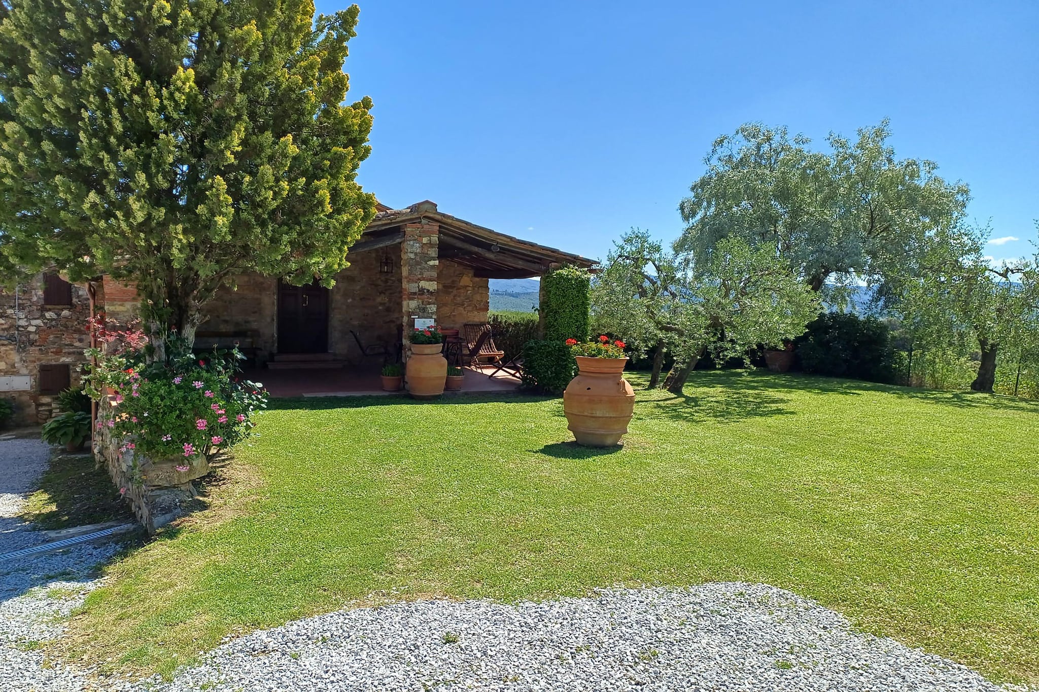 Agriturismo Podere Ceccherini in San Leolino - La Loggia-Tuinen zomer