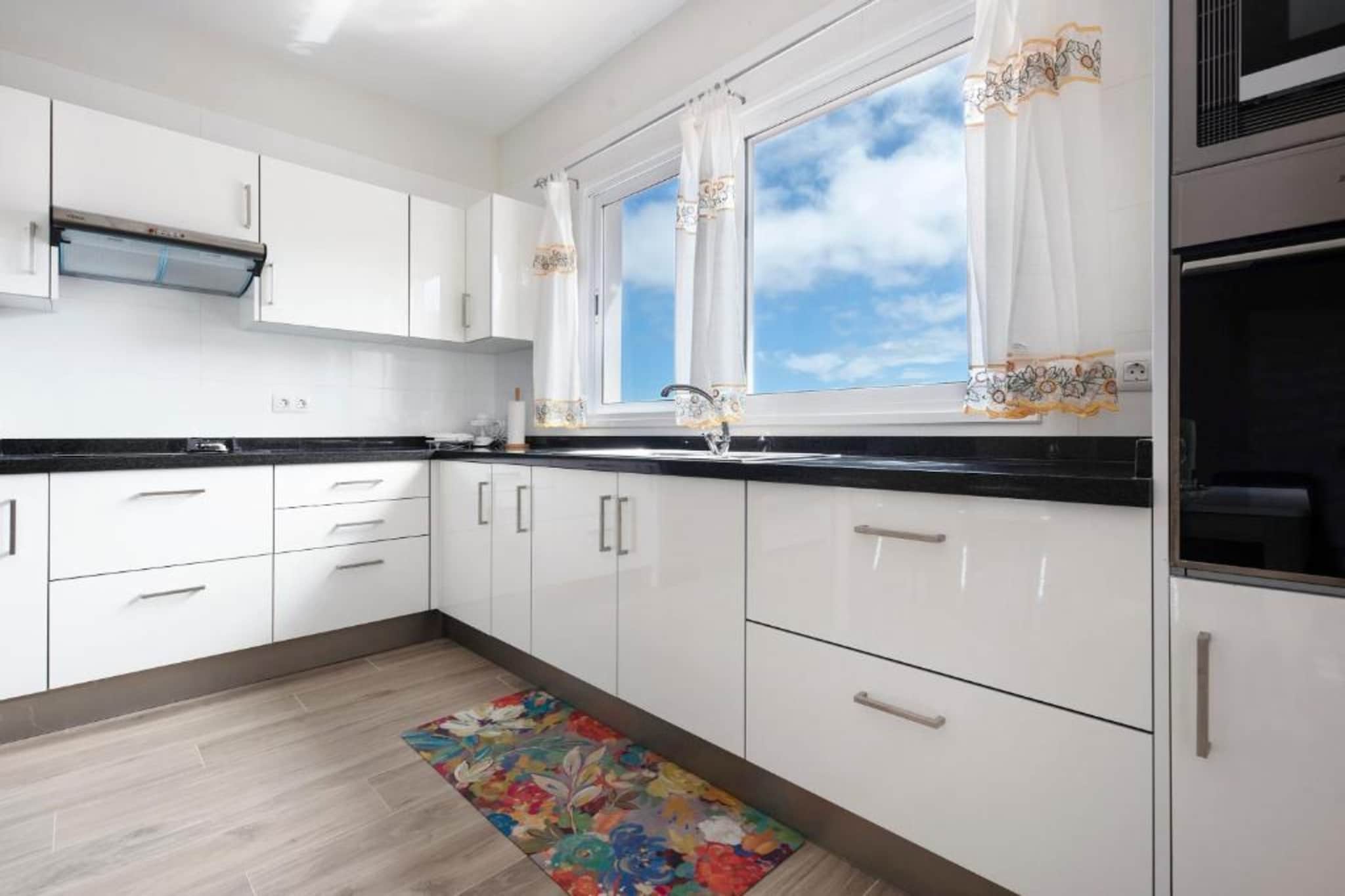 Enjoy stunning mountain views at La casa de Amalia, located in the picturesque town of Garachico. This charming holiday home is perfect for those seeking a peaceful retreat, offering easy access to outdoor activities like hiking and cycling. It is situated just 30 km from Los Gigantes and 43 km from Aqualand, making it an ideal base for exploring the region.

The property is just 28 km from both the Botanical Gardens and Taoro Park, and only 47 km from Tenerife North Airport. Whether you're relaxing at the property or exploring nearby attractions. 

The home features two comfortable bedrooms and a well-equipped kitchen with a fridge, oven, and washing machine. With two bathrooms, free toiletries, and a hairdryer, you'll have everything you need for a relaxing stay. Towels and bed linen are also provided for your convenience.
