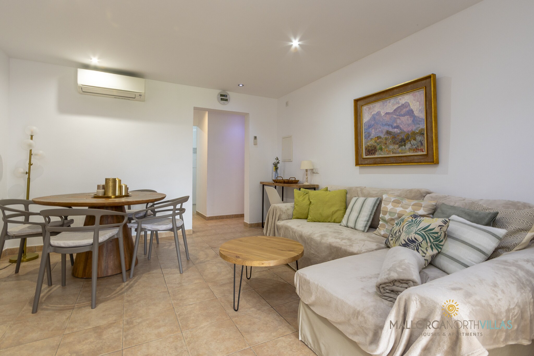 The apartment in Port de Pollença has 2 bedrooms and capacity for 2 persons. Accommodation of 65 m² cozy and is fully-equiped, It has garden.
The property is located 20 m from the restaurant "HIDE AWAY", 100 m nature reserve "S'ALBUFERA", 100 m bus station "CLUB DEL SOL", 1 km city "PUERTO DE POLLENSA", 1 km supermarket "EROSKI", 2 km sand beach "LLENAIRE", 4 km golf course "GOLF POLLENÇA", 7 km water park "HIDRO PARK", 9 km rock beach "ALCANADA", 9 km golf course "GOLF ALCANADA", 25 km train station "SA POBLA", 60 km metro station "PALMA DE MALLORCA", 60 km airport "SON SANT JOAN" and it is located in a a family-friendly zone and next to the sea.
The accommodation is equipped with the following items: garden, outdoor furniture, 7 m² terrace, washing machine, iron, internet (Wi-Fi), hair dryer, children area, tennis court, squash court, paddle tennis court, gym / fitness centre, indoor hot-tub, air-conditioned, swimming pool communal, TV, satellite tv (Languages: Spanish, English, German, Dutch, French). The independent kitchen, of hotplate of glass ceramics, is equipped with refrigerator, microwave, oven, freezer, dishes/cutlery, kitchen utensils, coffee machine, toaster, kettle and juicer.