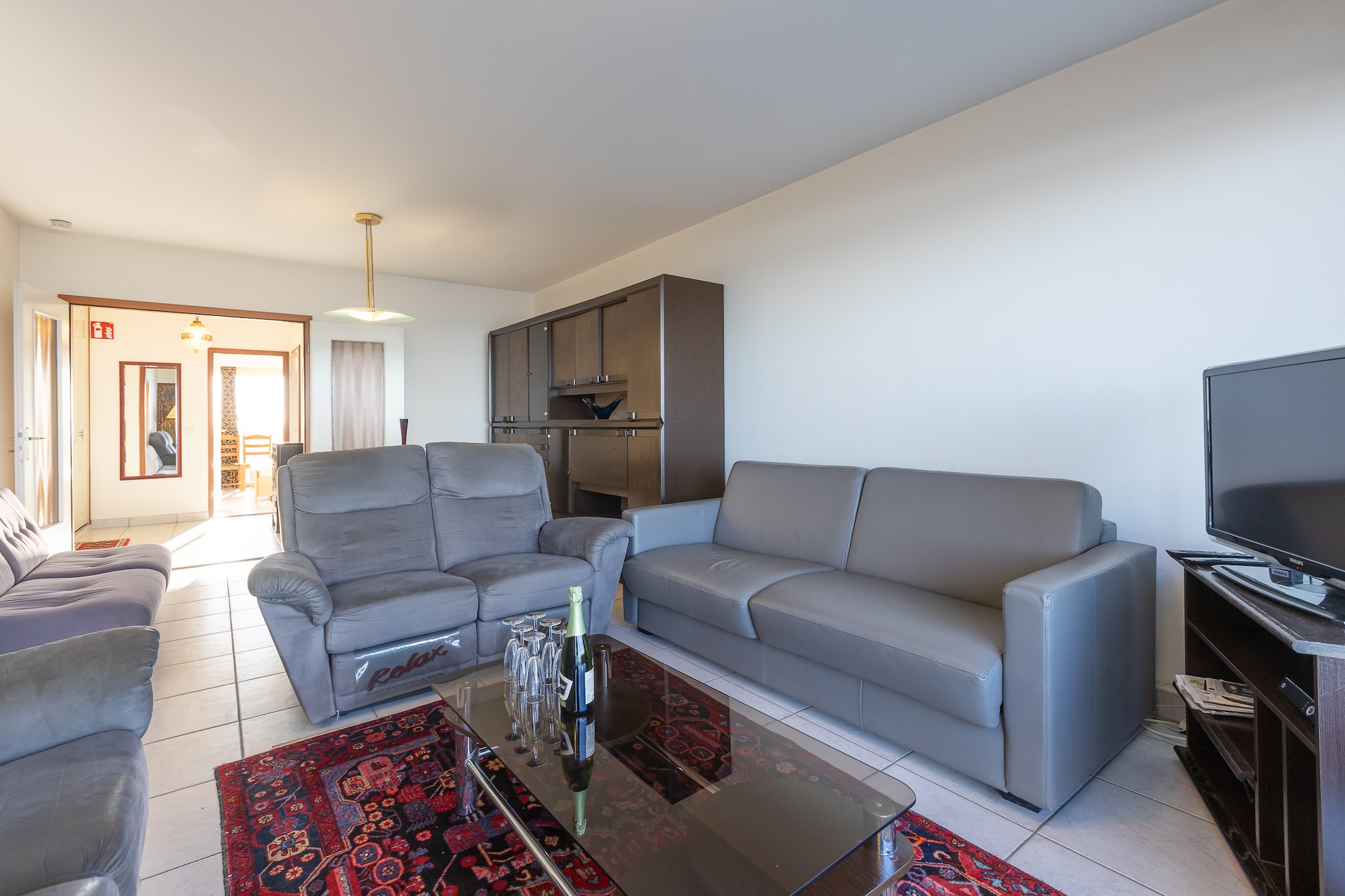 Flat with frontal sea views and parking.