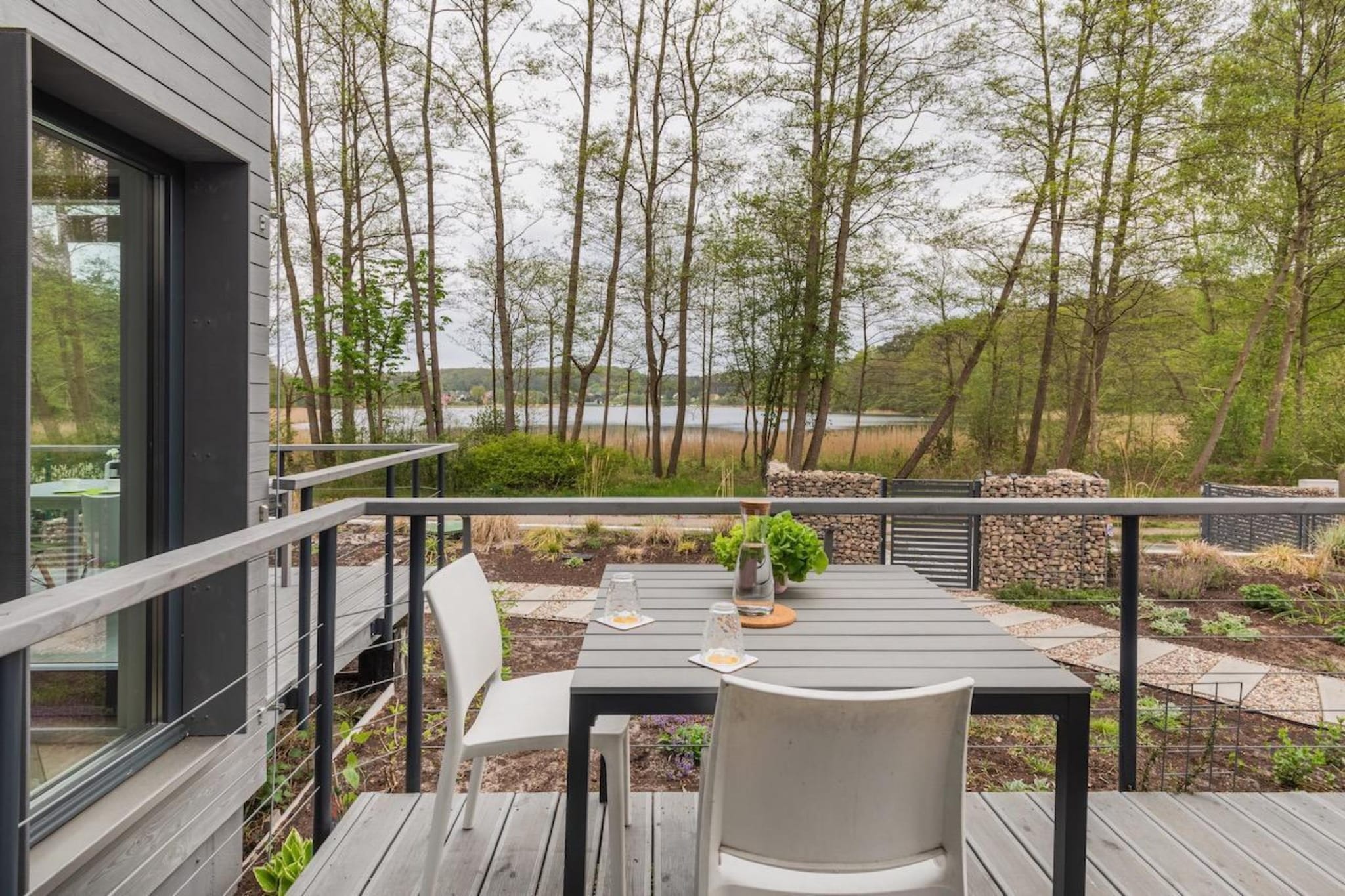 Domy wakacyjne dla 4 osób nad jeziorem Wisełka - Terrasbalkon
